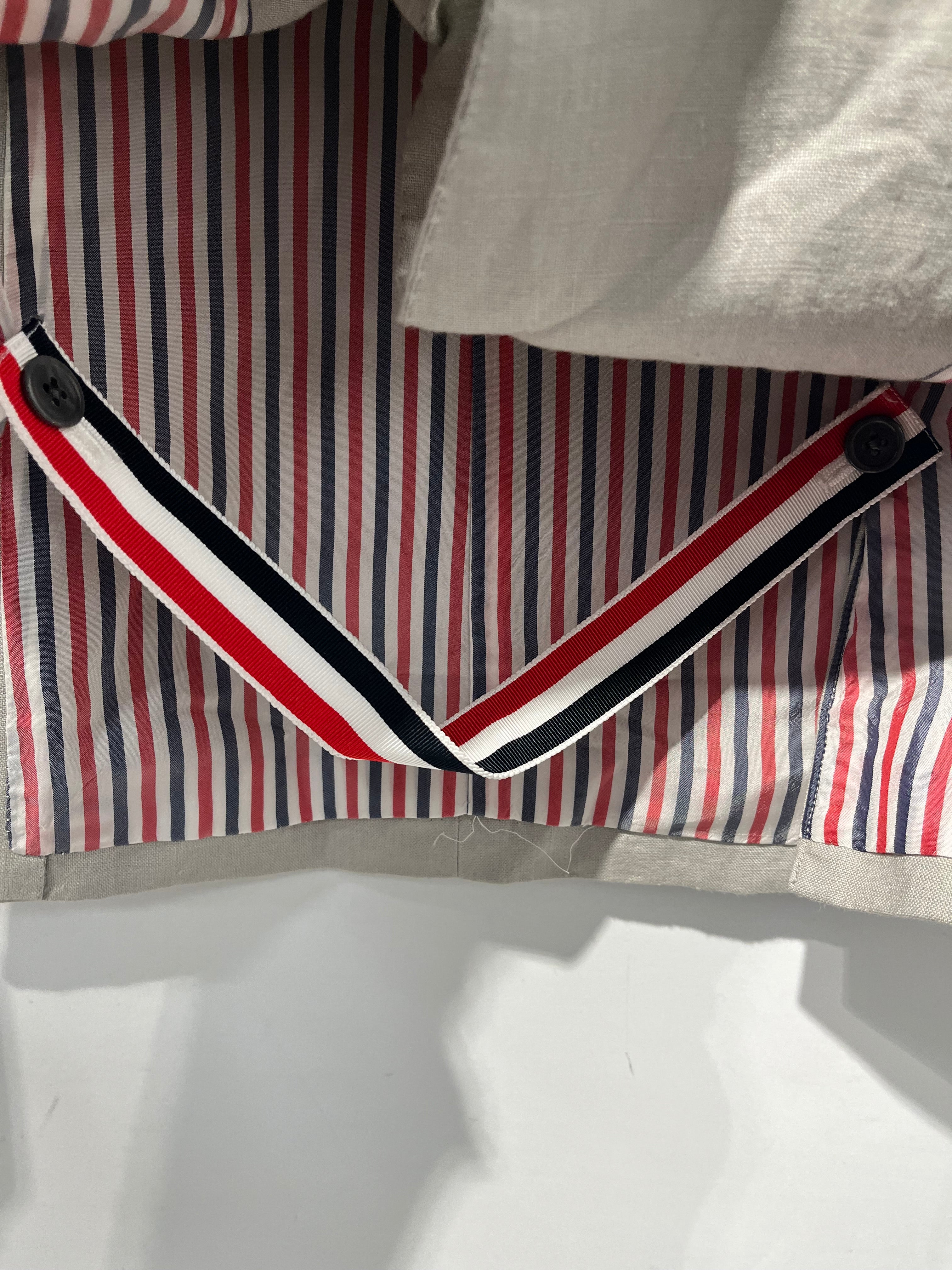 THOM BROWNE. NEW YORK/T&B Set/0/Linen/GRY/PLEATED PANTS W SUSPENDERS view 10