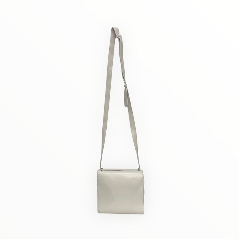 BOTTEGA VENETA/Cross Body Bag/Leather/WHT/metal opening