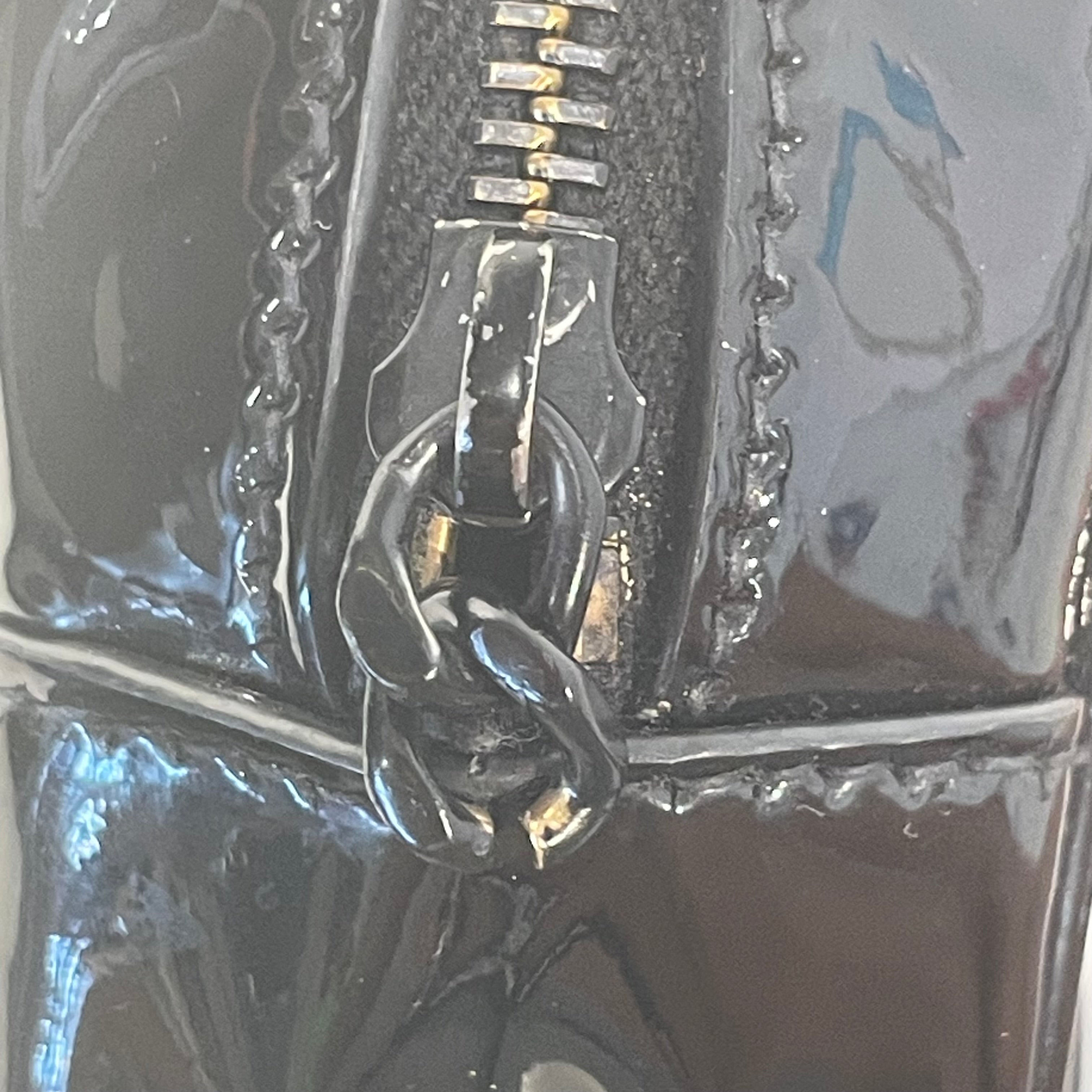 YVES SAINT LAURENT/Cross Body Bag/BLK/black ysl paten leather view 7