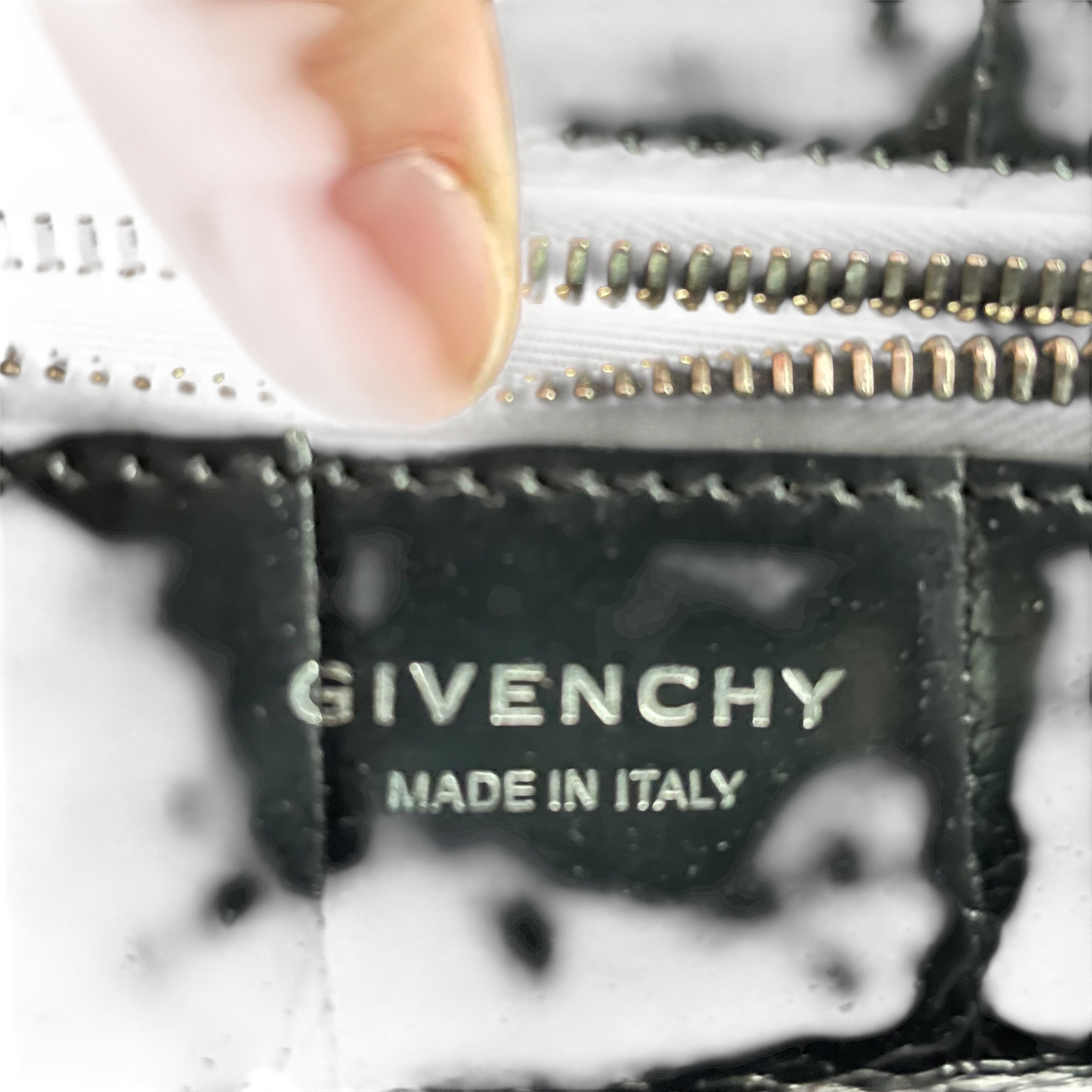 GIVENCHY/Clutch Bag/Animal Pattern/Leather/BLK/Antigona lock bag view 6