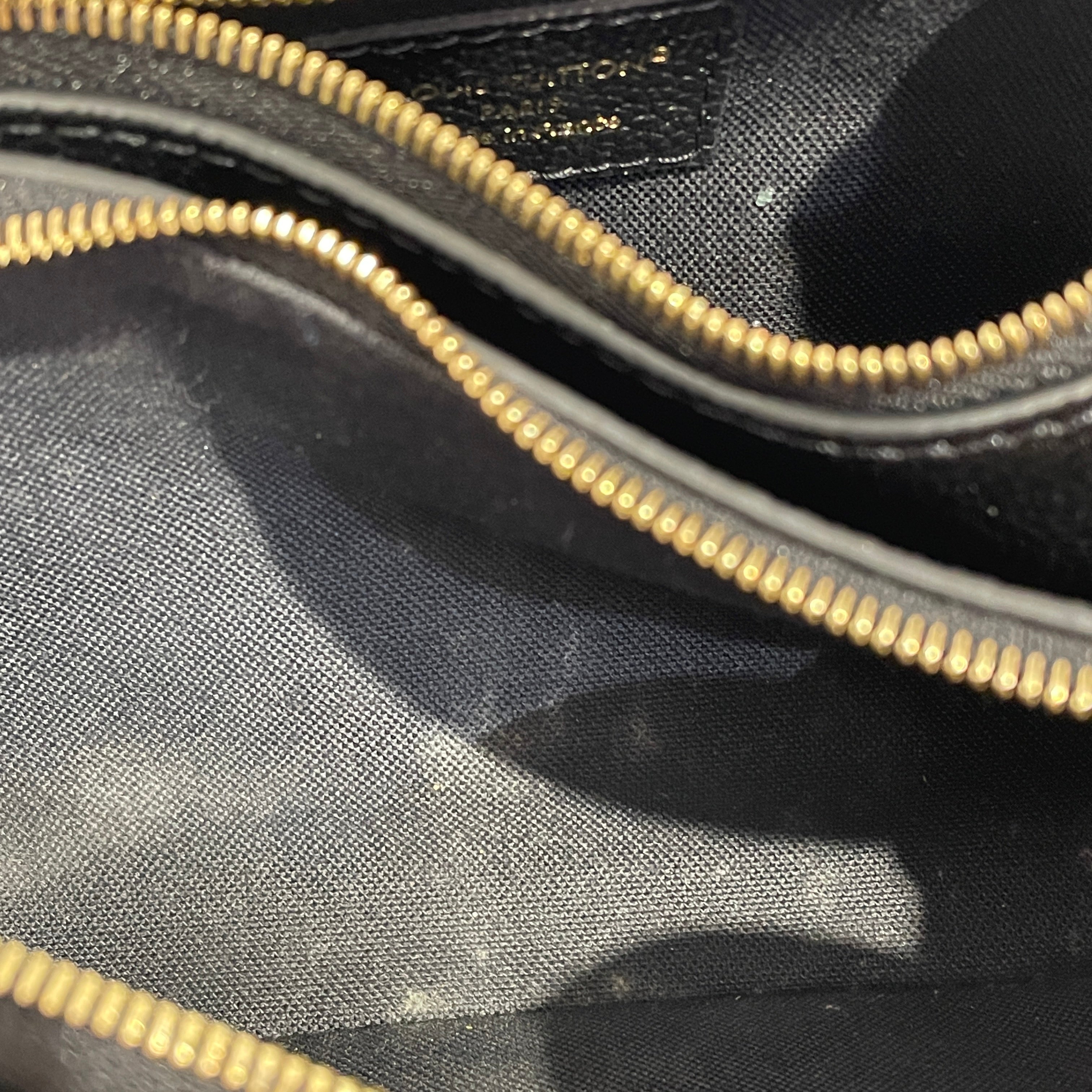 LOUIS VUITTON/Cross Body Bag/Monogram/Leather/BLK/Liv pochette mono empriente view 4