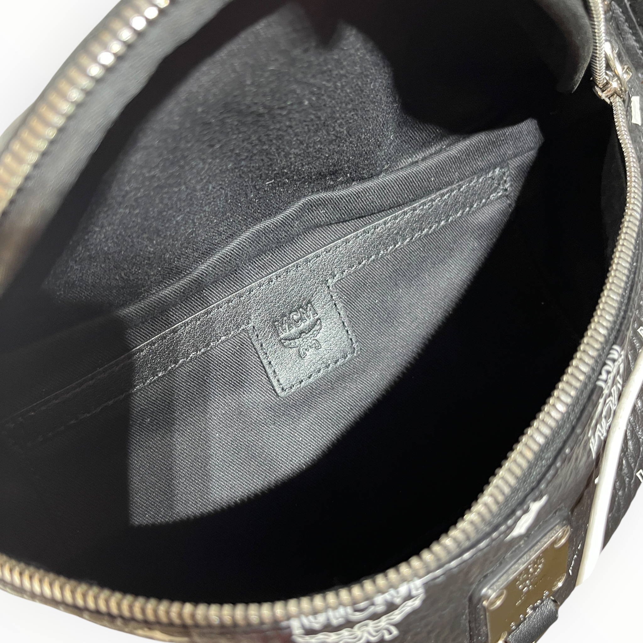 MCM/Fanny Pack/Monogram/Leather/BLK/WHITE LOGO ALL OVER view 4
