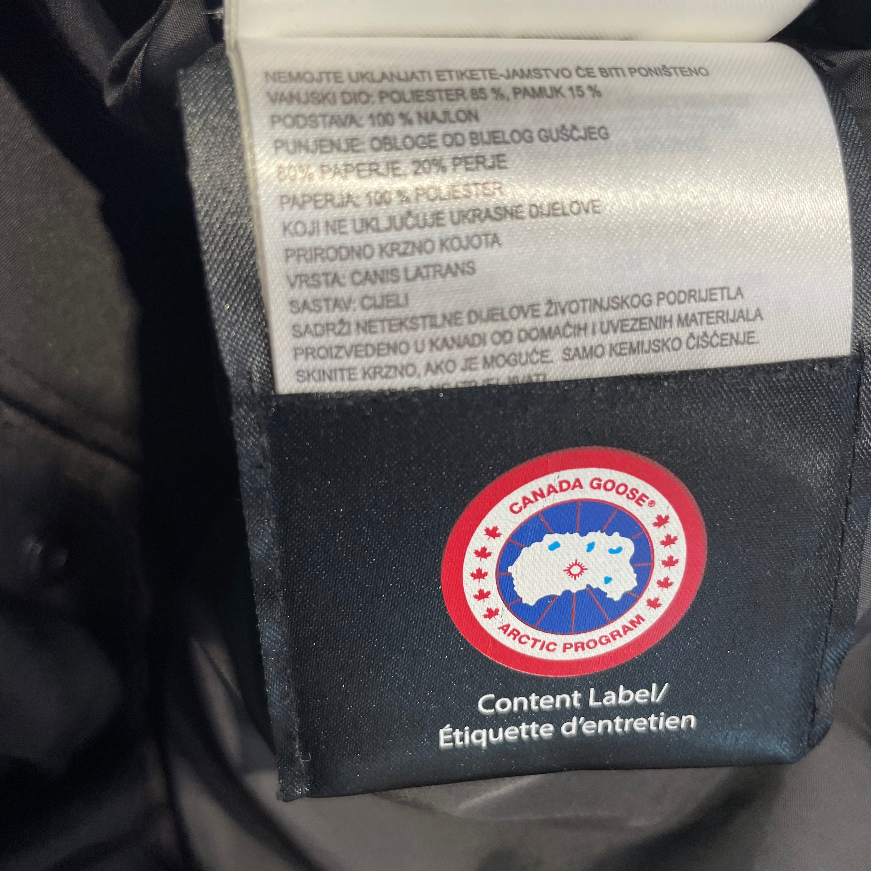 CANADA GOOSE/Coat/M/Polyester/BLK/canada goose tag on pocket view 4