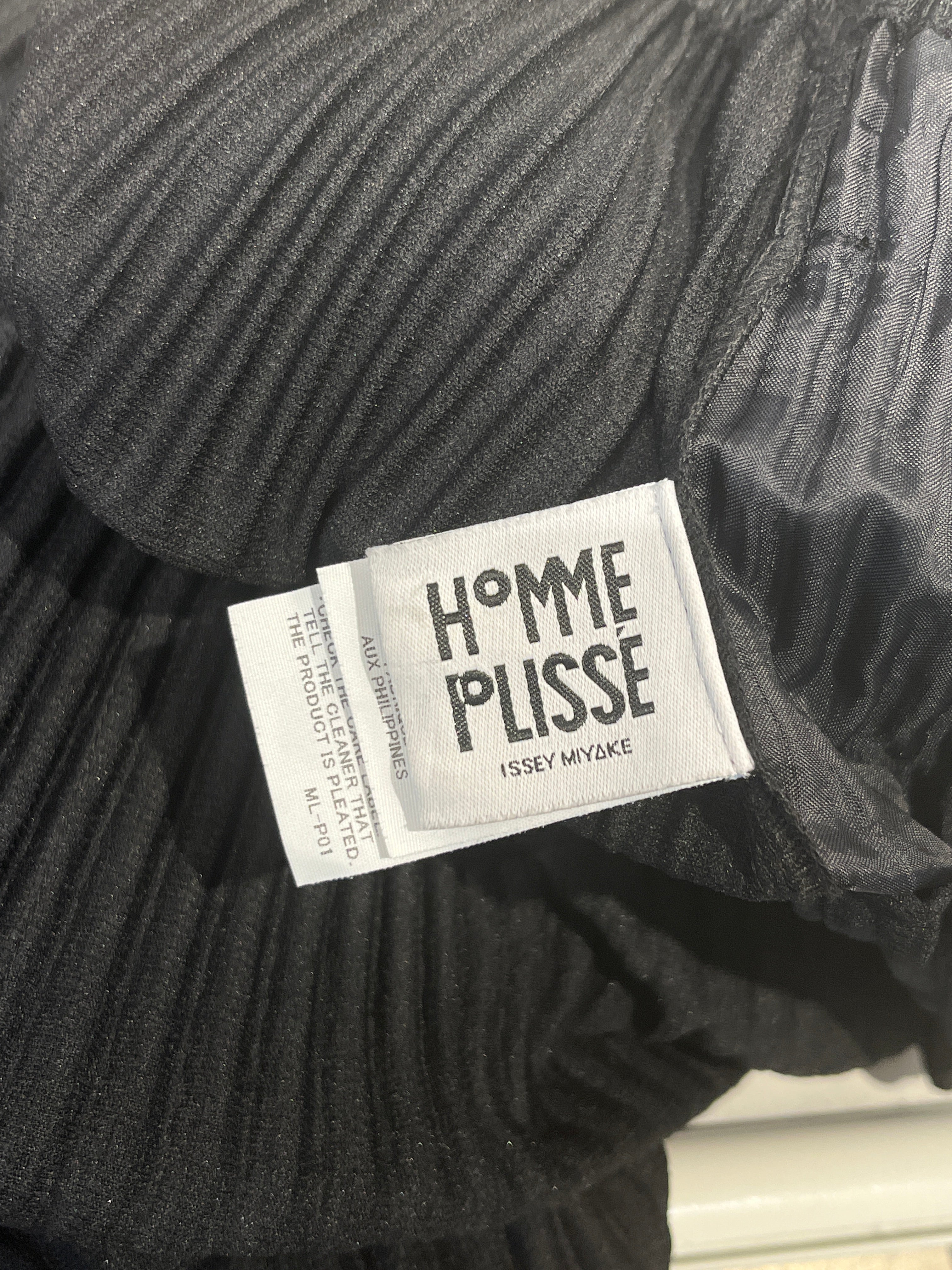HOMME PLISSE ISSEY MIYAKE/Pants/1/Polyester/BLK/PLEATED BOTTOMS view 3