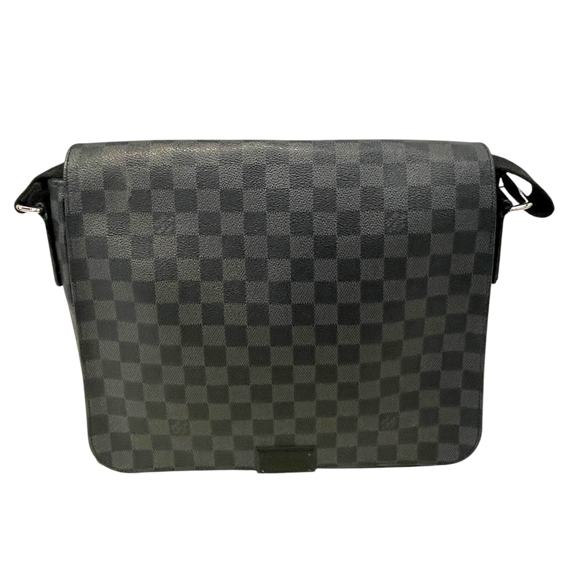 LOUIS VUITTON/Cross Body Bag/Monogram/Leather/GRY/District PM Messenger view 2