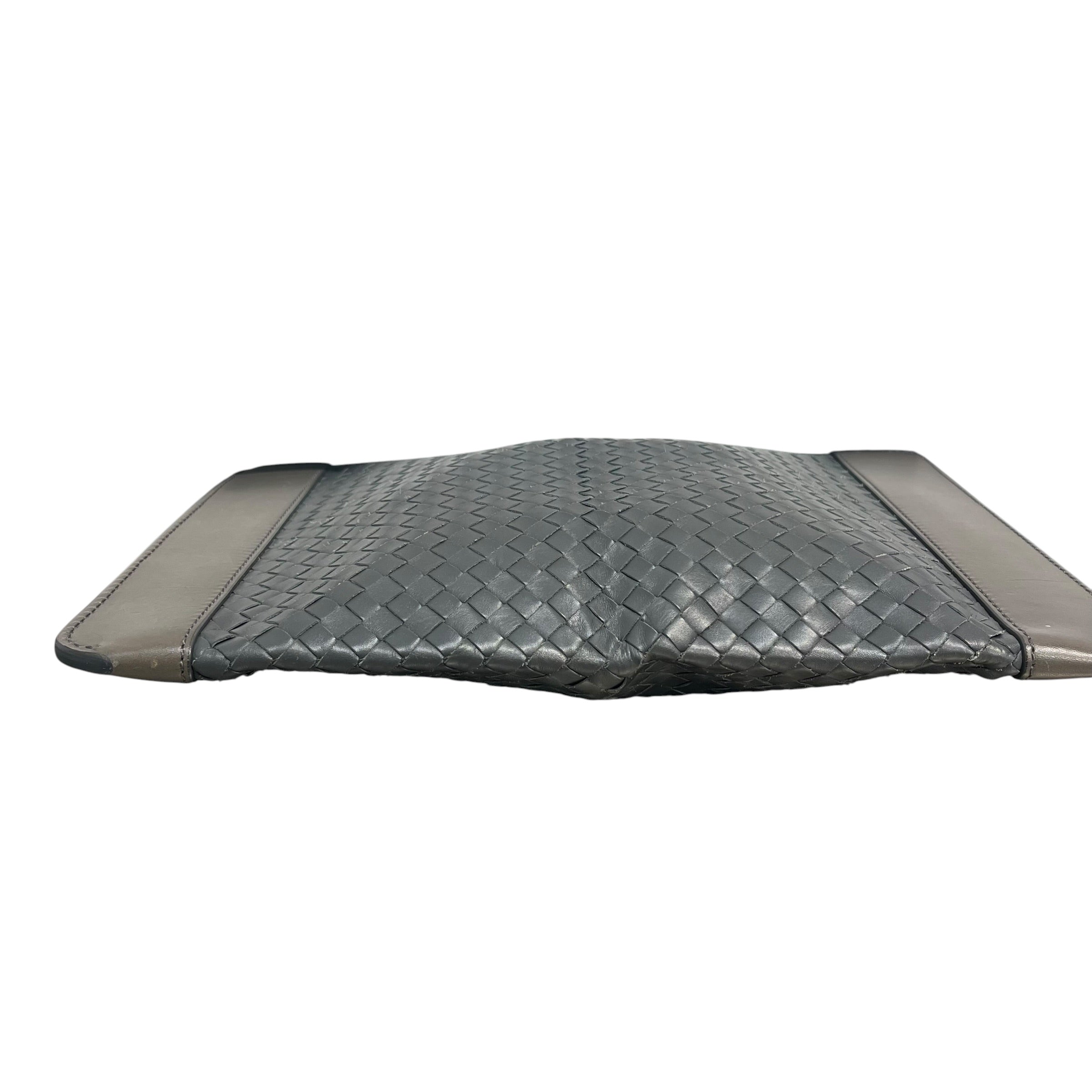 BOTTEGA VENETA/Clutch Bag/Leather/GRY/fold/ zip waffle pouch view 3