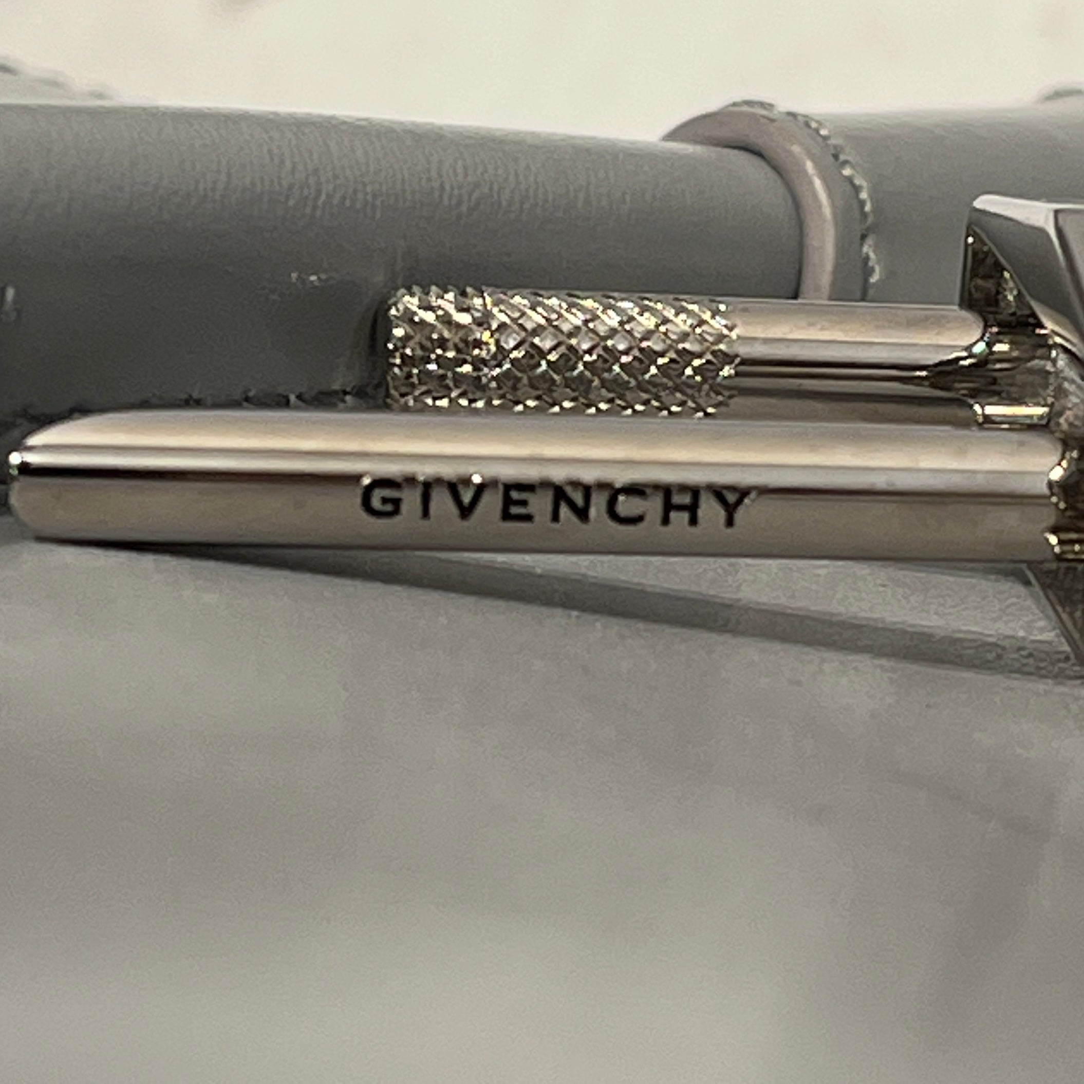 GIVENCHY/Hand Bag/OS/Leather/GRY/Antigona Leather Lock Bag view 4