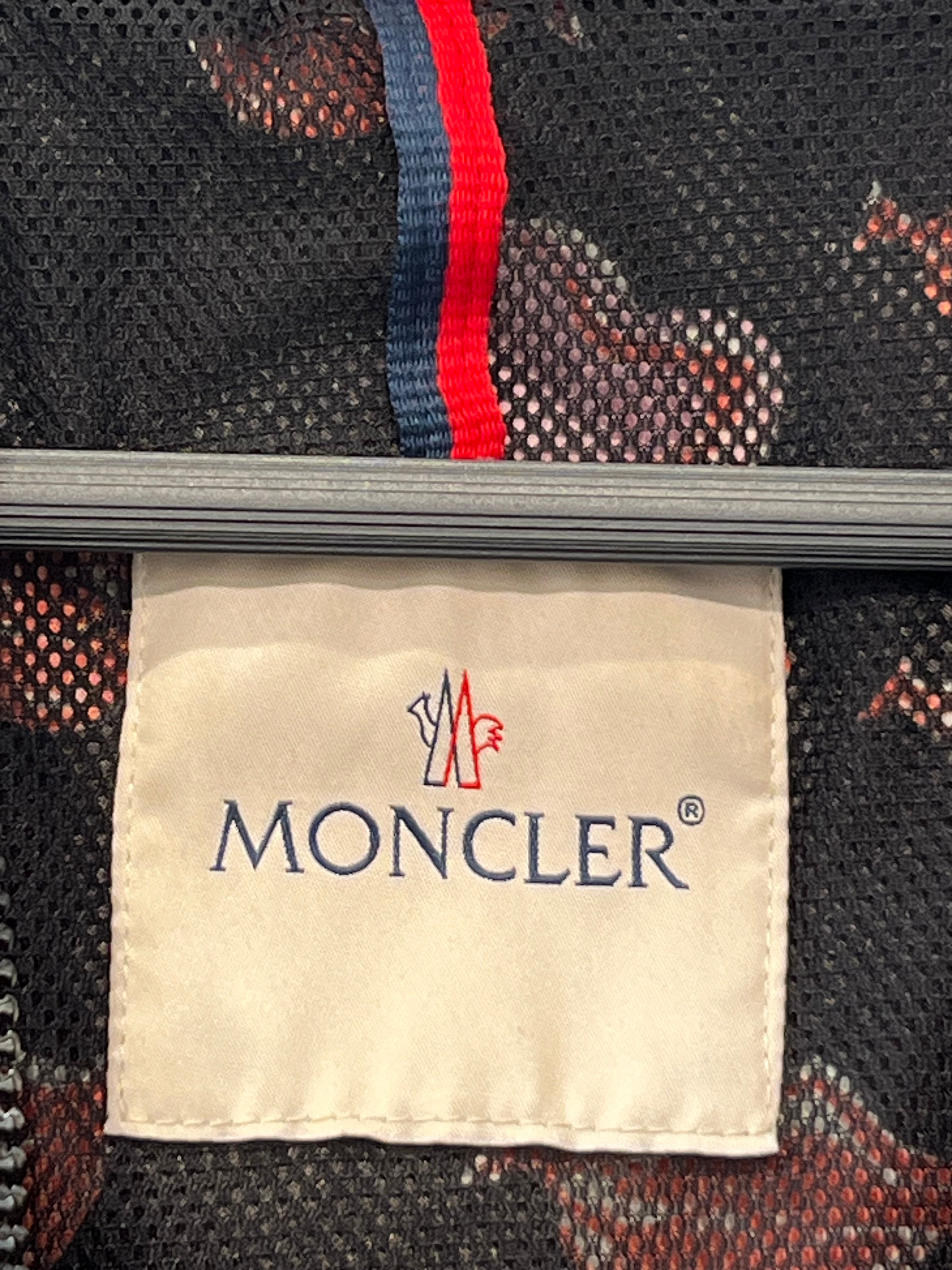 MONCLER/Windbreaker/0/Nylon/BLK/All Over Print/16017594OHT hearts & kisses view 3