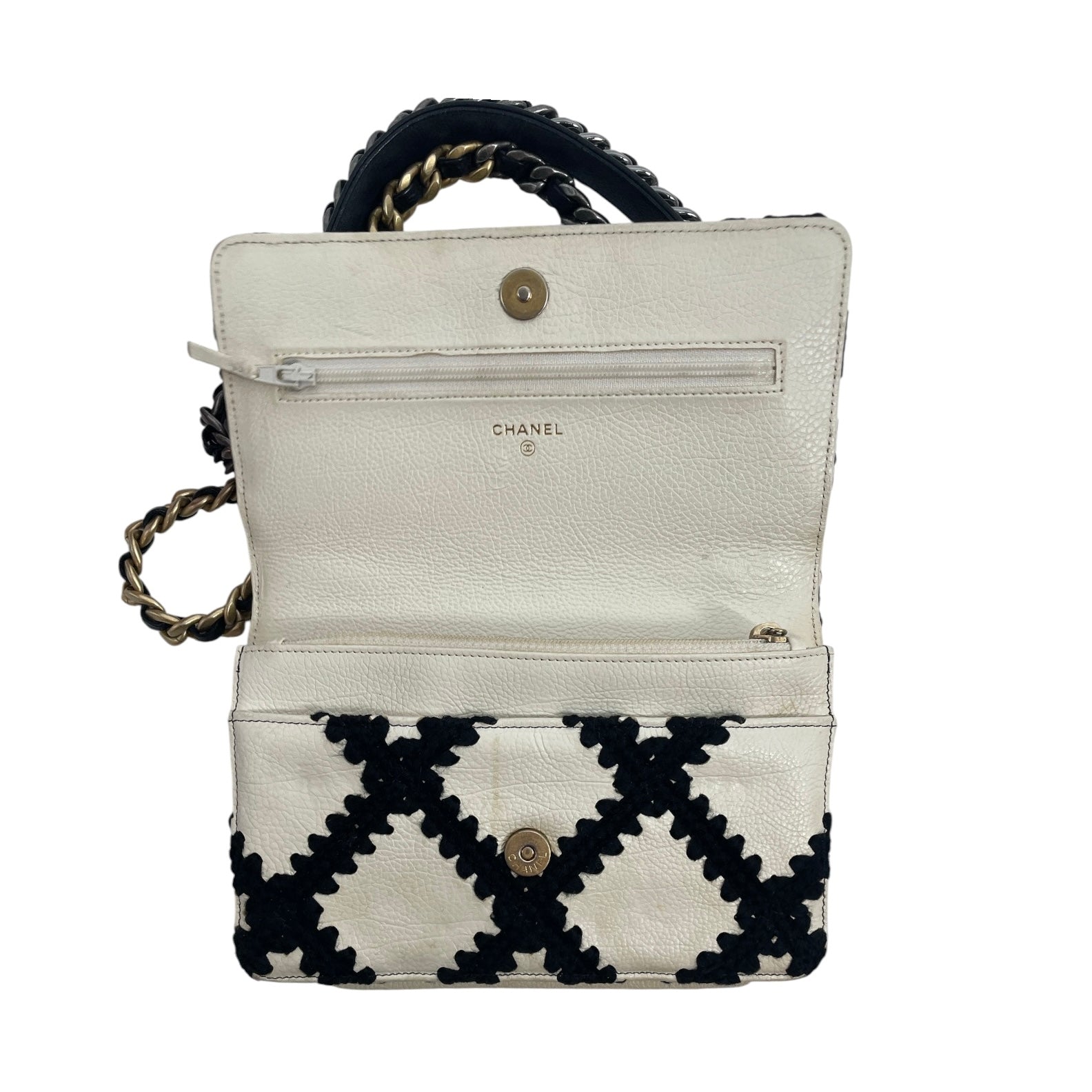 CHANEL/Cross Body Bag/Stripe/Leather/CRM/calfskin crochet blk criscros view 4