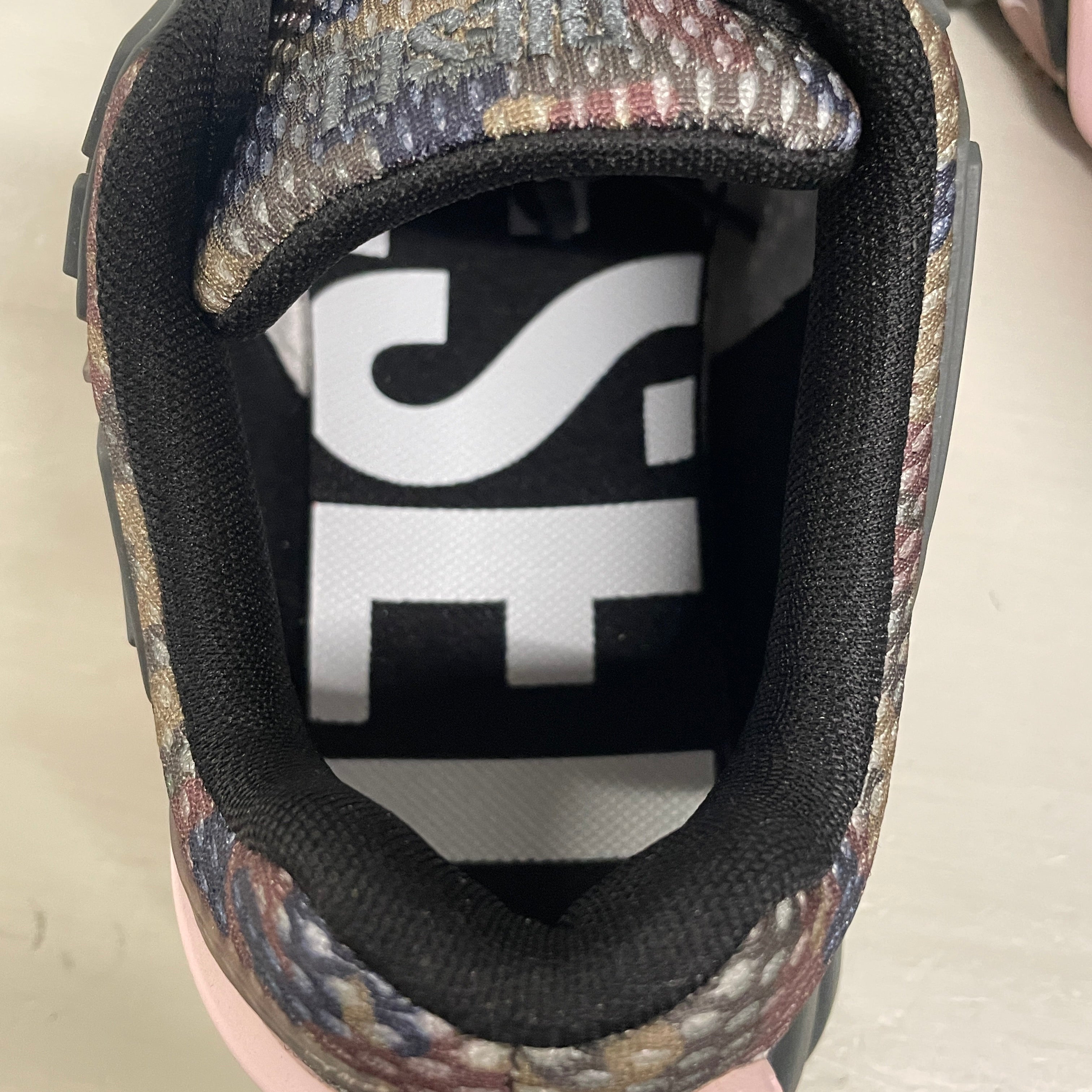 DIESEL/Low-Sneakers/US 8.5/GRY/pink view 3