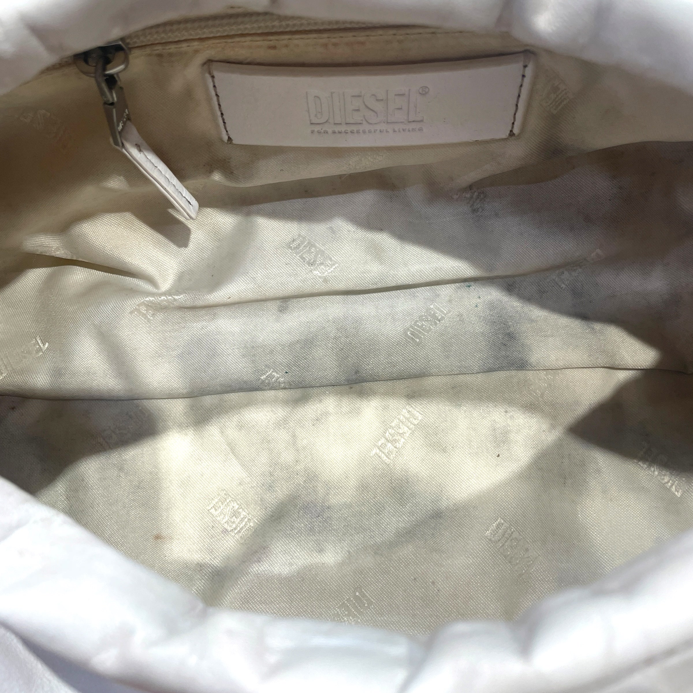 DIESEL/Cross Body Bag/Leather/WHT/scrunch d shoulder bag view 4