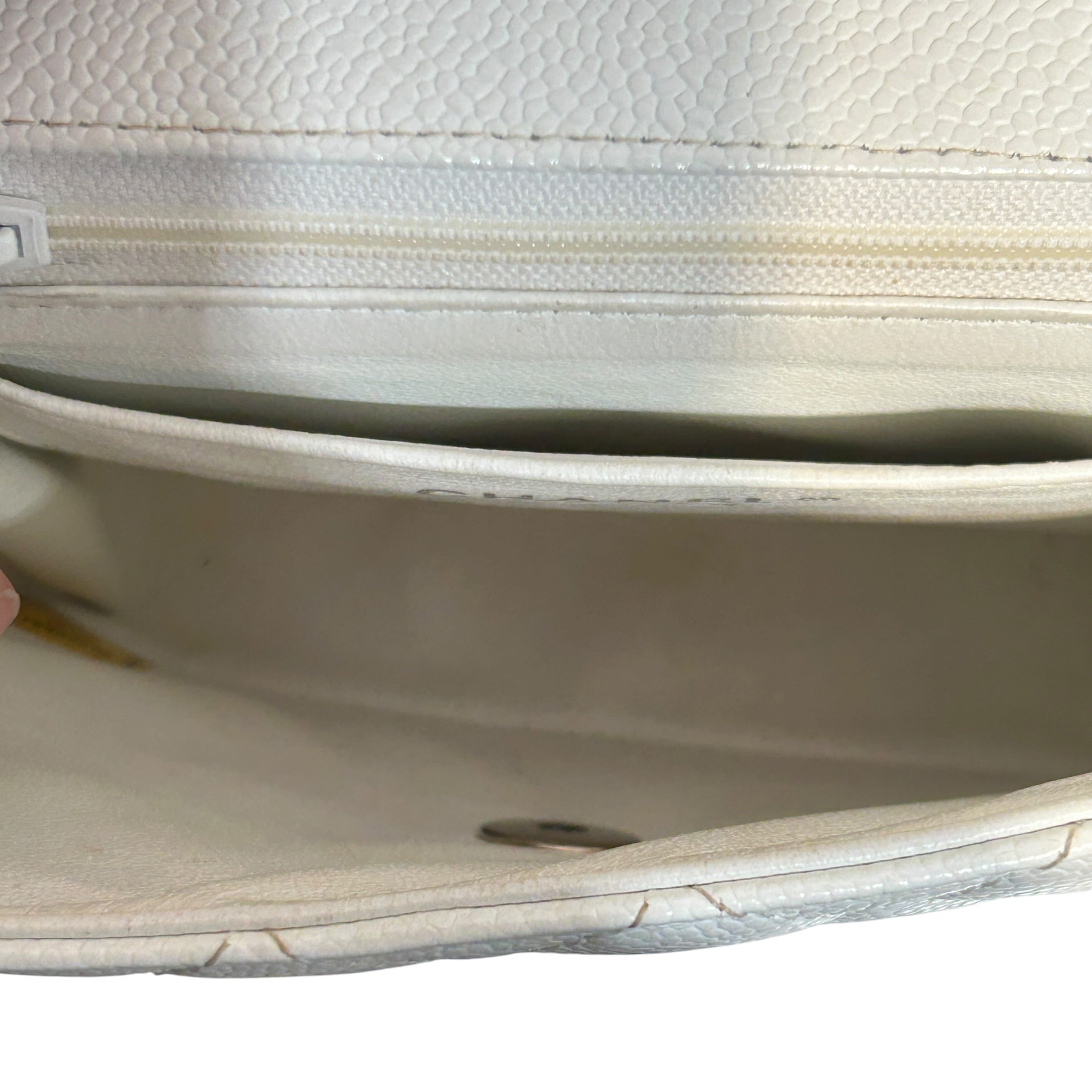 CHANEL/Bag/WHT/Mini Caviar Flap view 4
