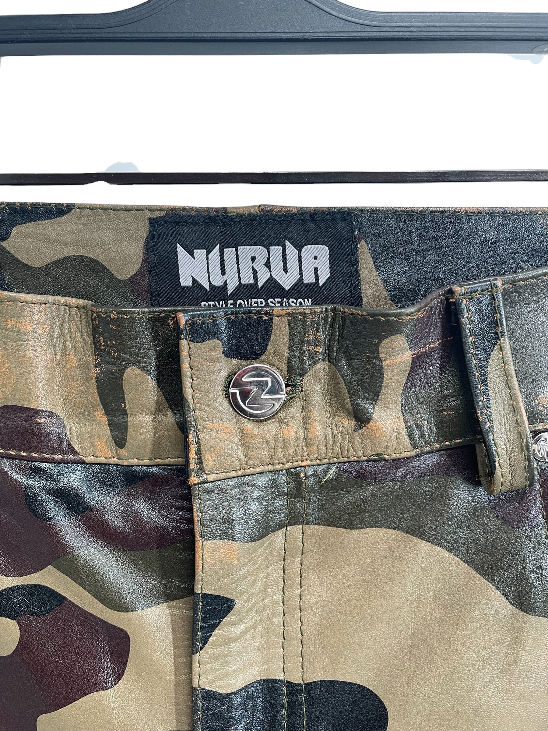 NYRVA/Shorts/4/Leather/GRN/Camouflage/LEATHER CARGO SHORTS/CAMO view 3