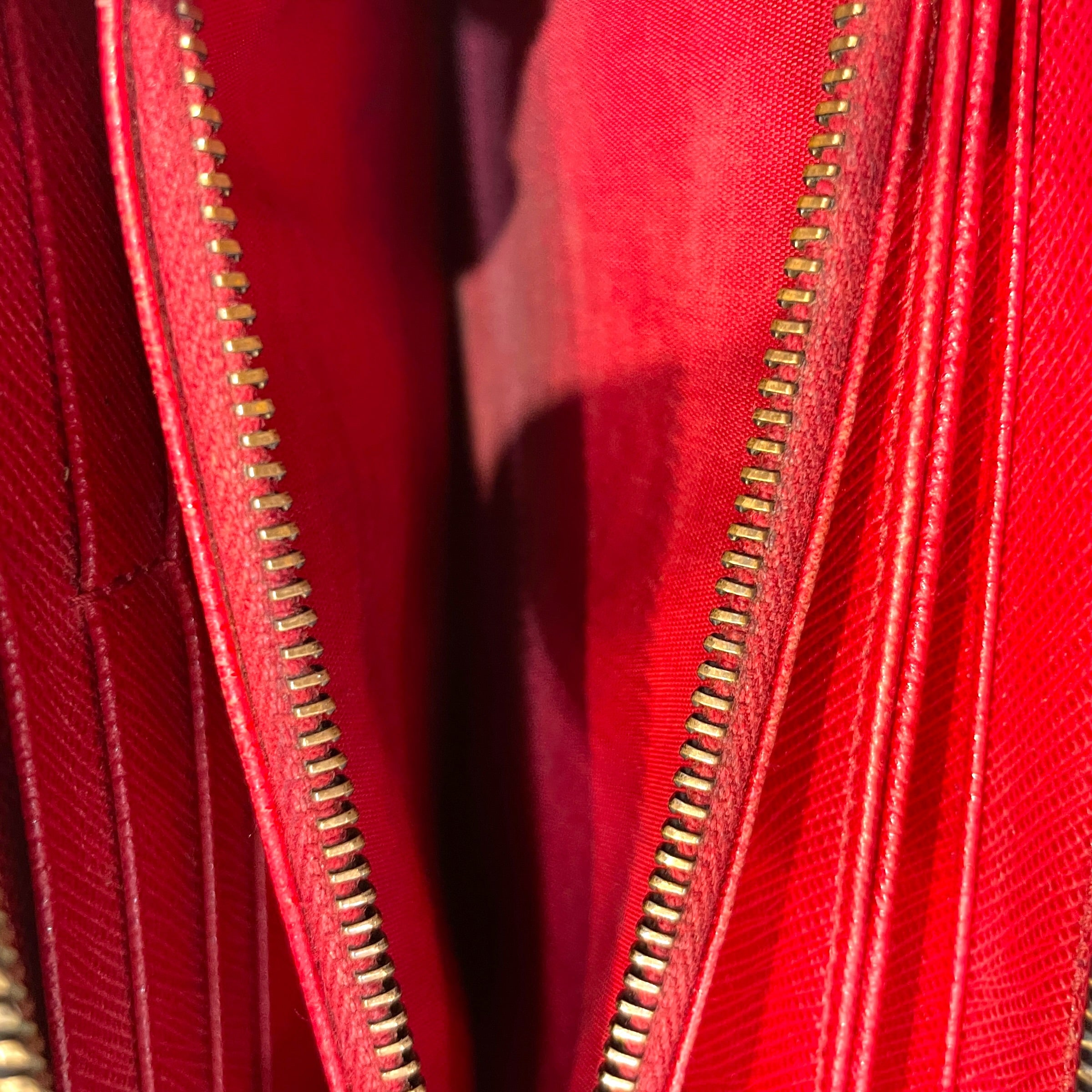 PRADA/Long Wallet/Leather/BLK/L's/Vitello Red Inside Wallet view 3