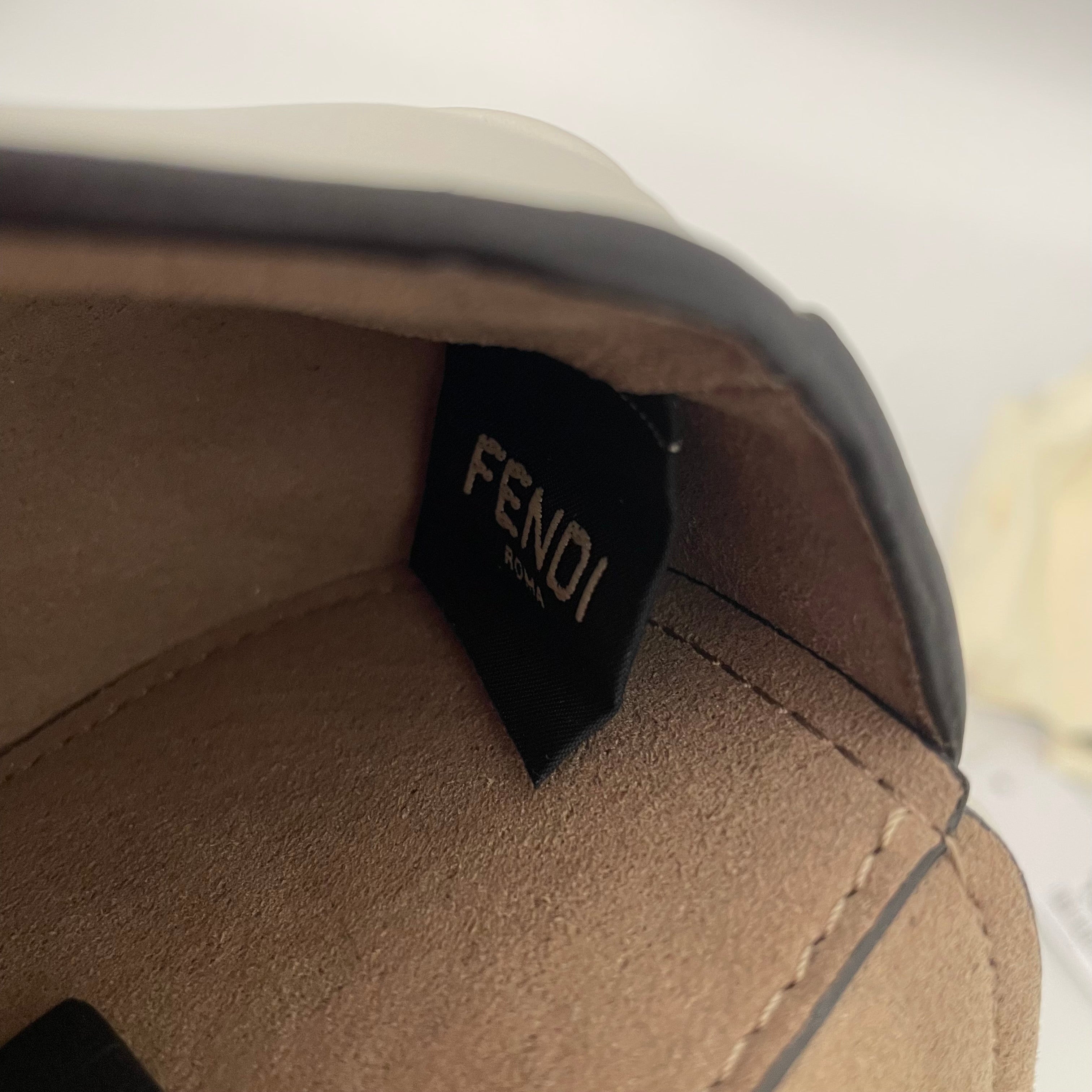 FENDI/Tote Bag/Leather/WHT/SMALLWHITEGOLDHARDWARE view 4