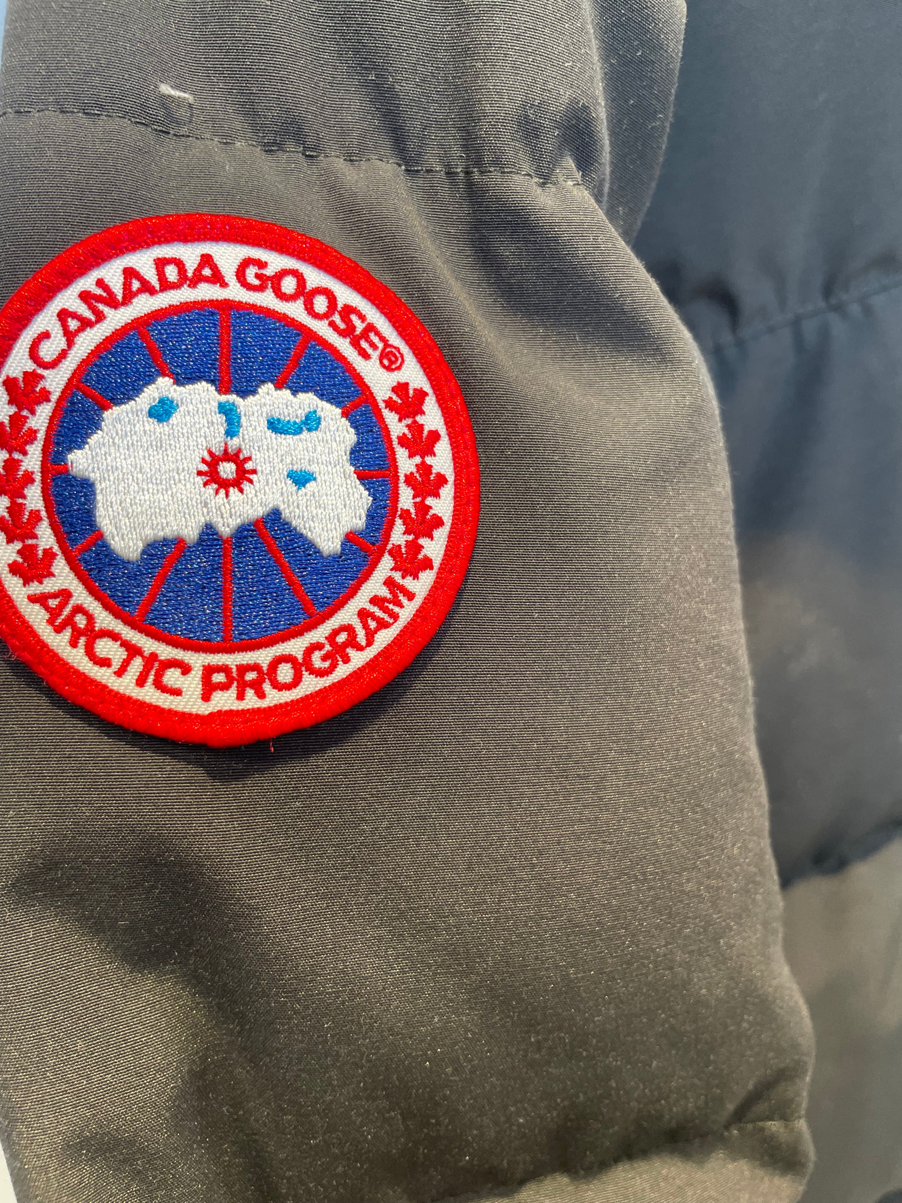 CANADA GOOSE/Coat/M/Polyester/BLK/canada goose tag on pocket view 5