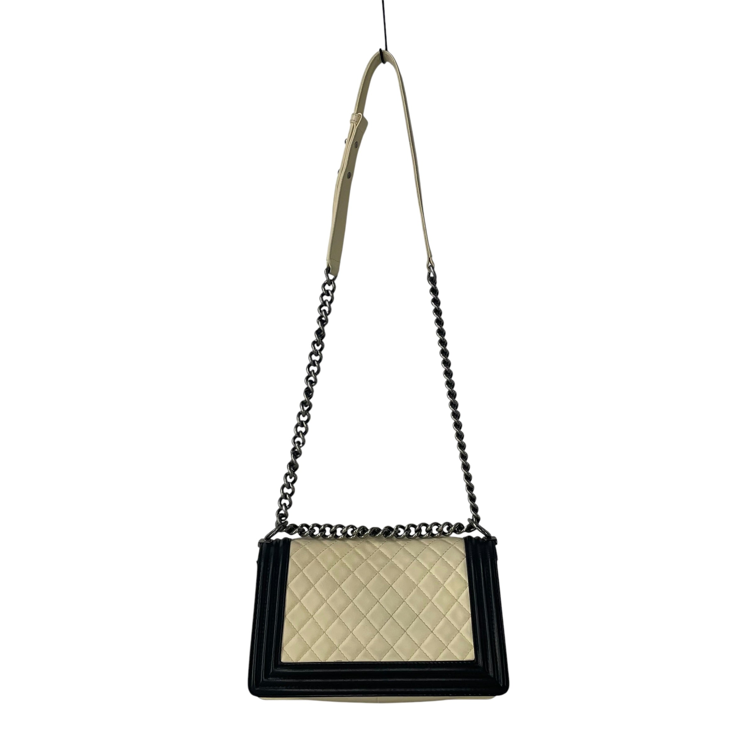 CHANEL/Cross Body Bag/Leather/CRM/3039365 BLACK BORDER QUILTED view 3
