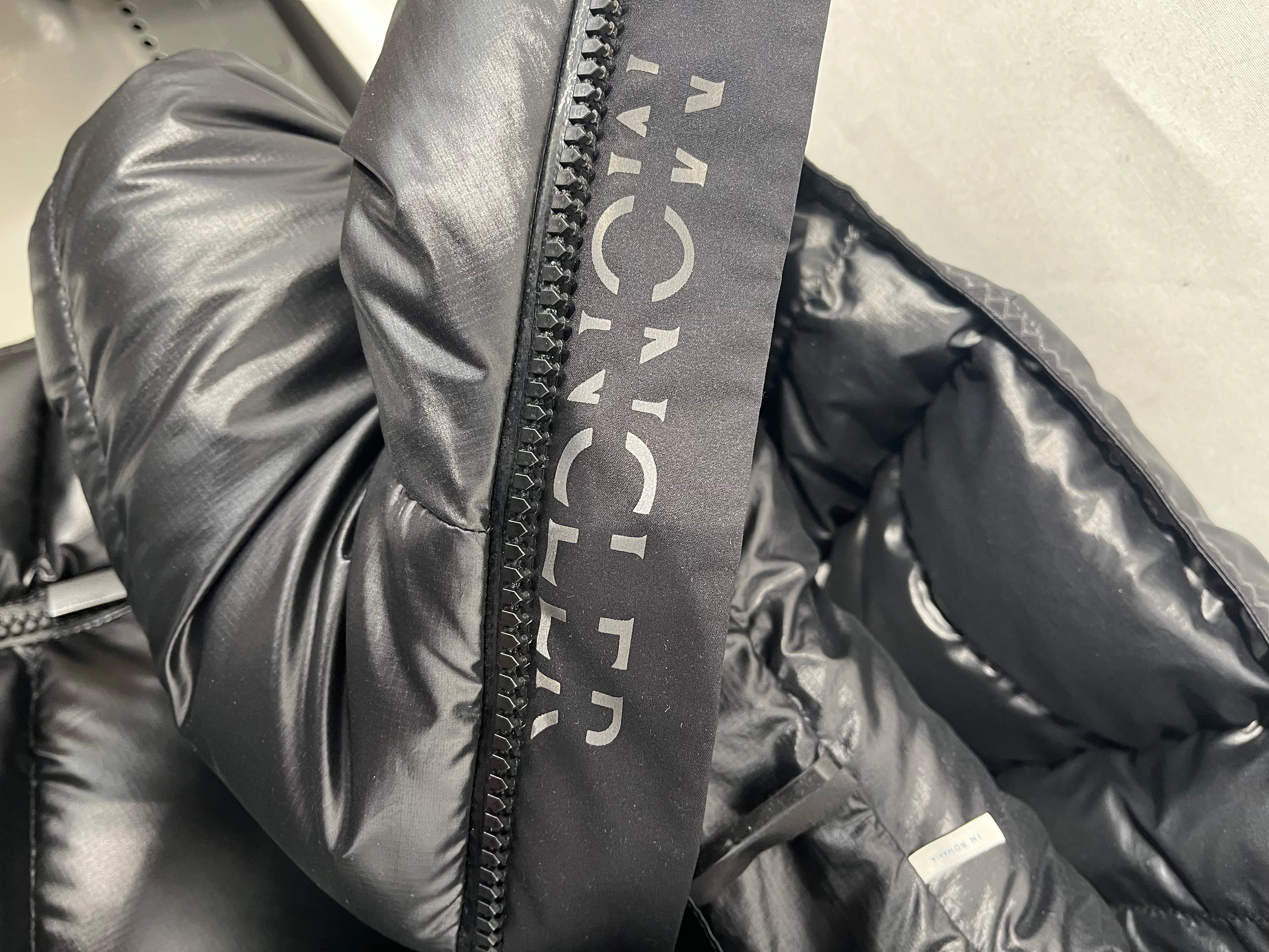MONCLER/Puffer Jkt/3/Nylon/BLK/HOODED PUFFER VEST view 4