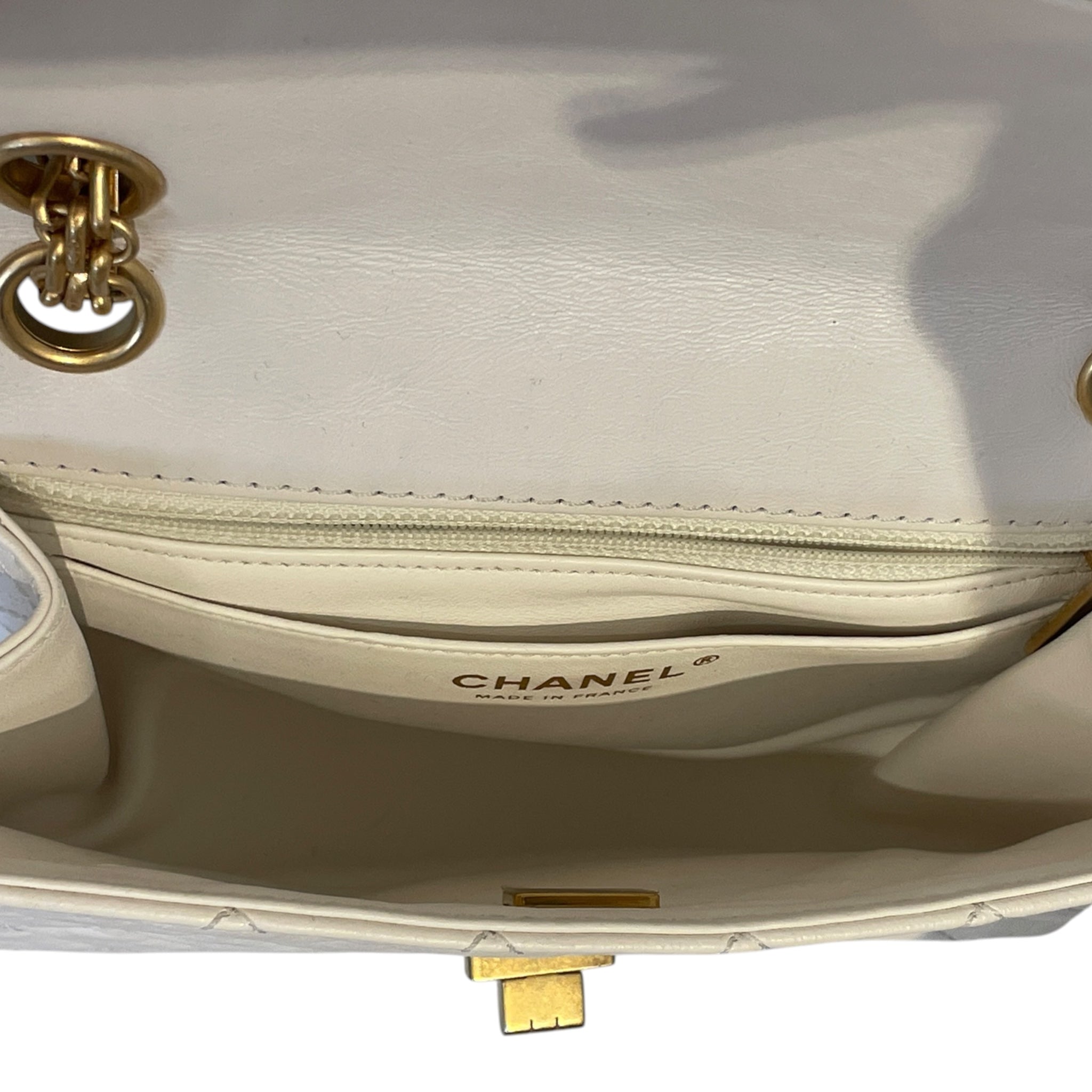 CHANEL/Cross Body Bag/Leather/WHT/GOLD HARDWARE AND CHAIN view 5