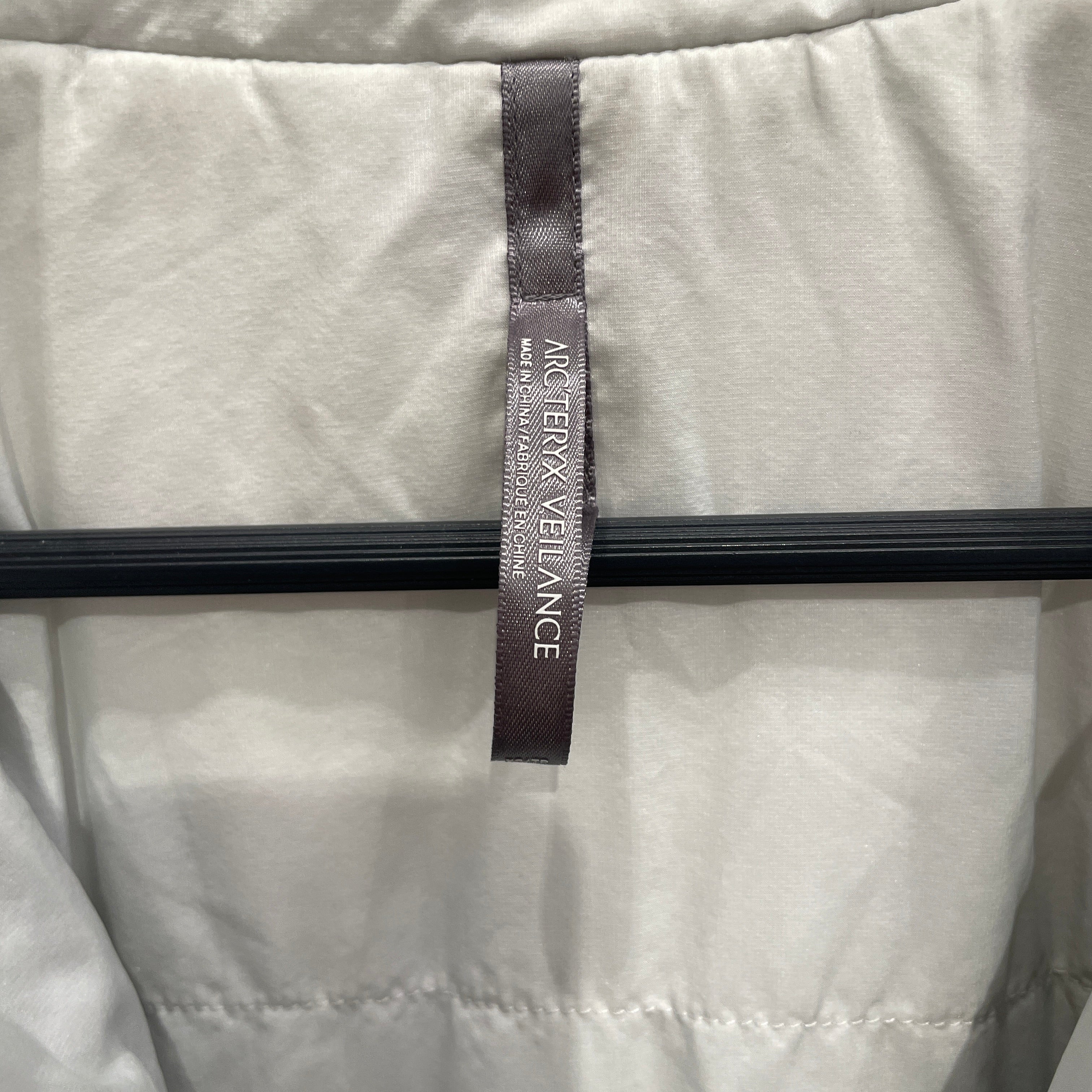ARC'TERYX VEILANCE/Windbreaker/XS/Nylon/GRY/**AS IS sleeve/collar stains view 3
