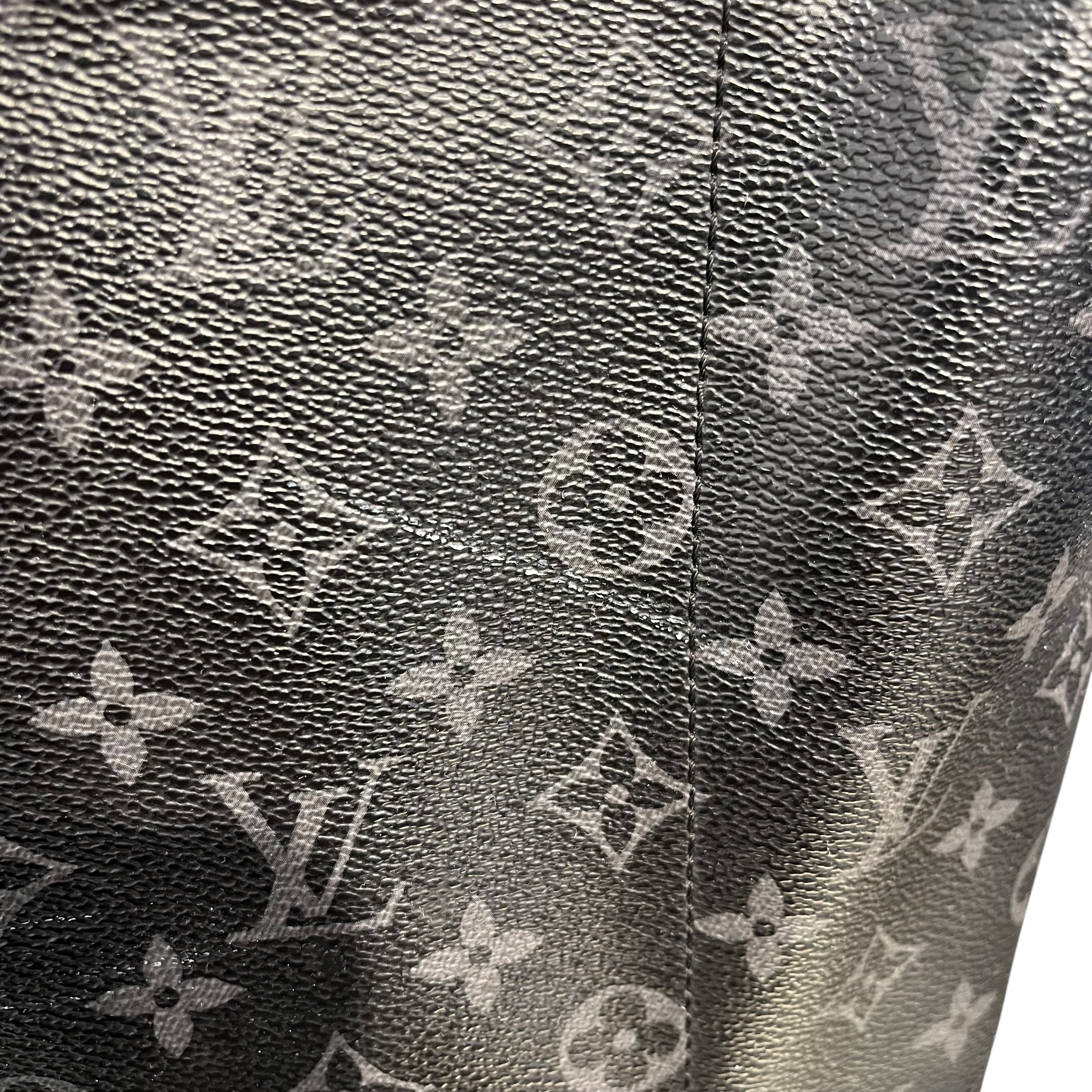 LOUIS VUITTON/FRAGMENT/Bag/FREE/Monogram/Leather/BLK/IRIDESCENT HRDWRE MESSENGER view 6