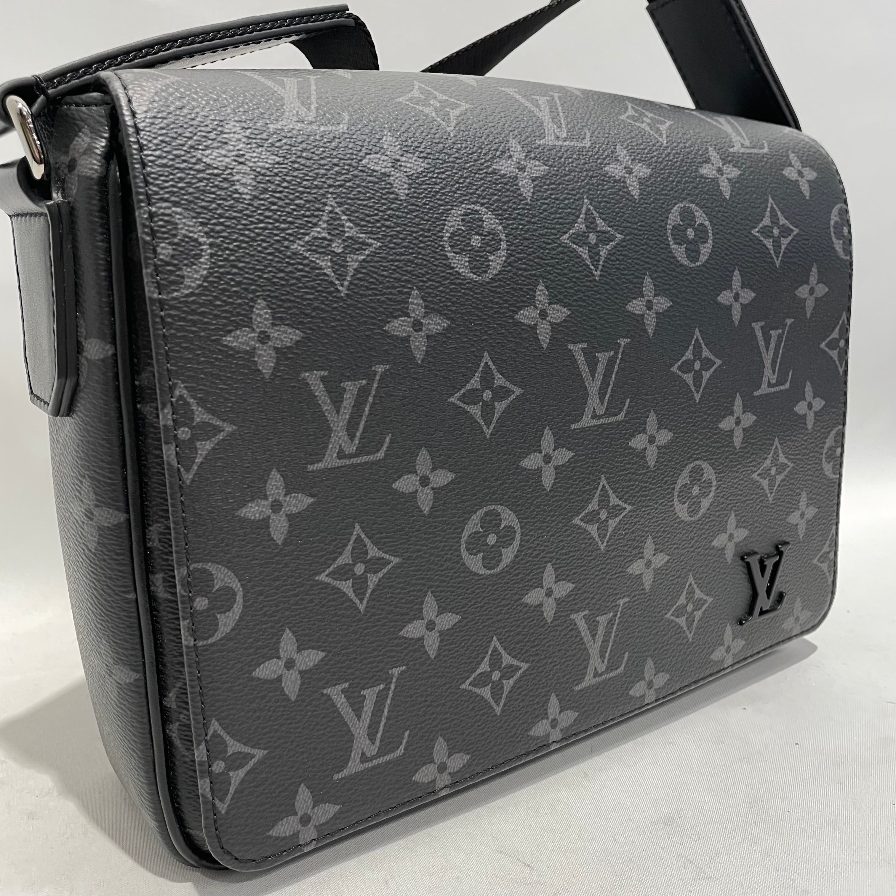 LOUIS VUITTON/Bag/Monogram/Leather/BLK/DISTRICT MESSENGER BAG view 6