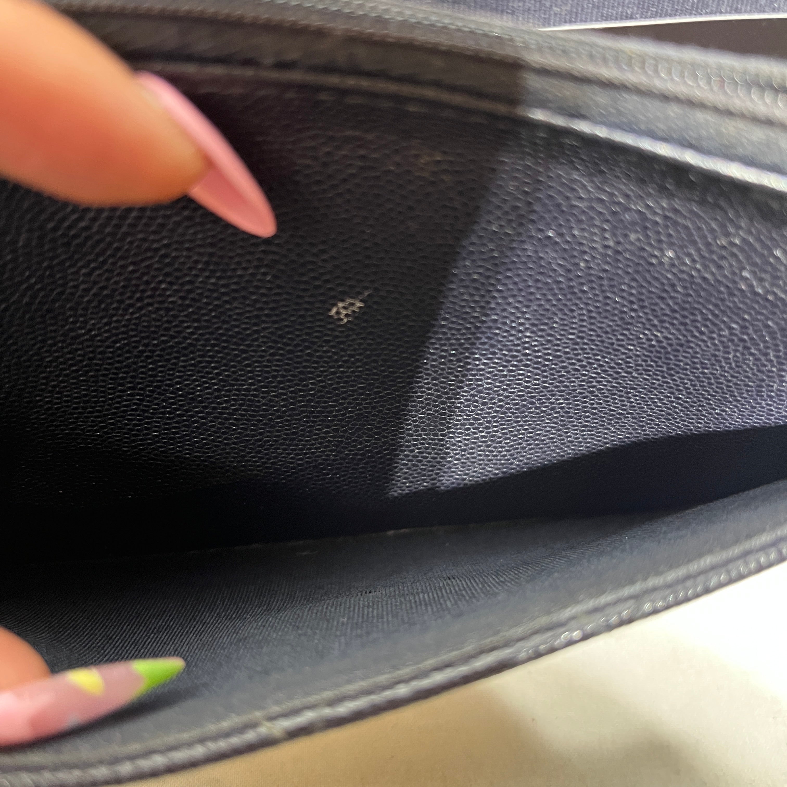 CHANEL/Cross Body Bag/Leather/BLK/CAVIAR QUILTED/ worn inside view 6