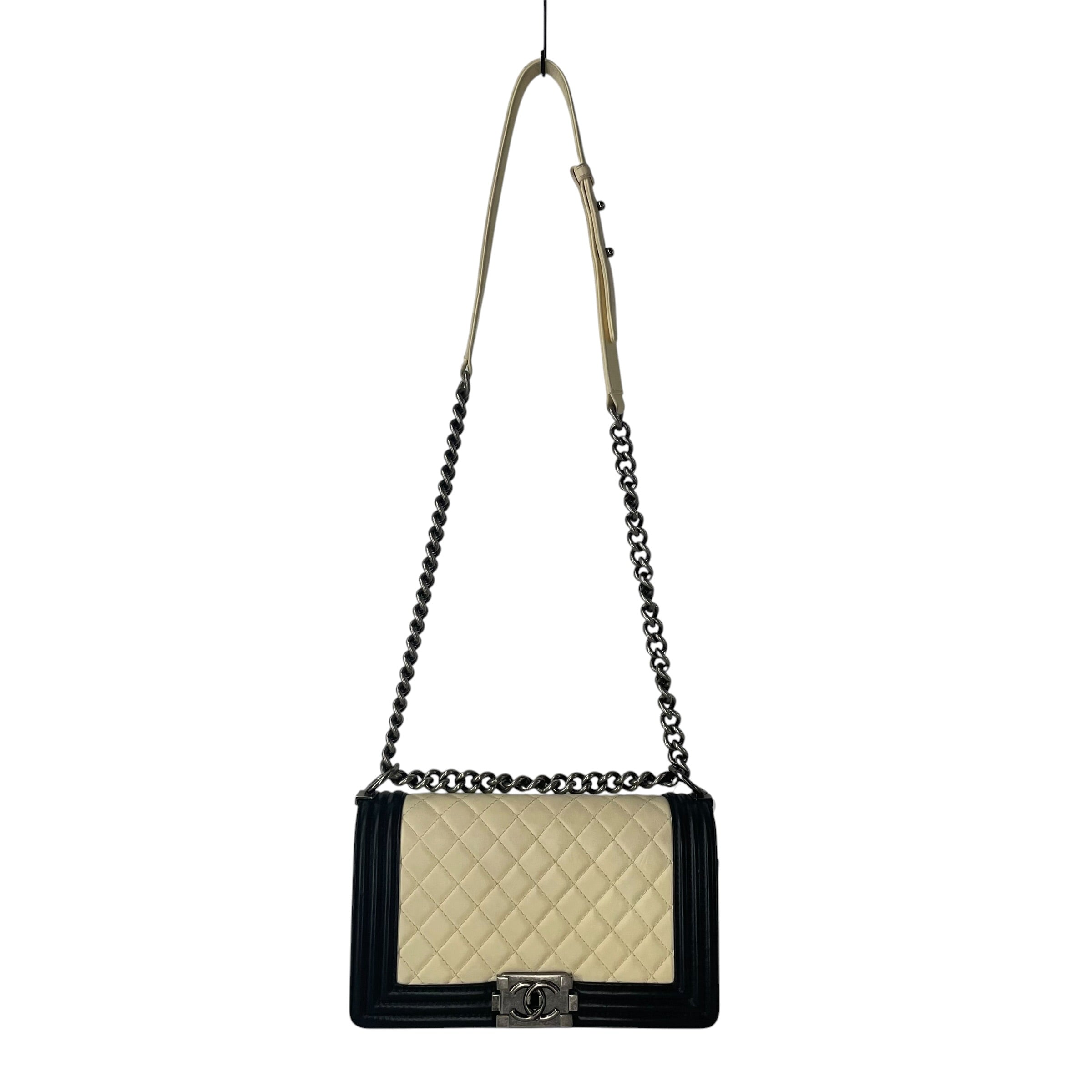 CHANEL/Cross Body Bag/Leather/CRM/3039365 BLACK BORDER QUILTED view 2
