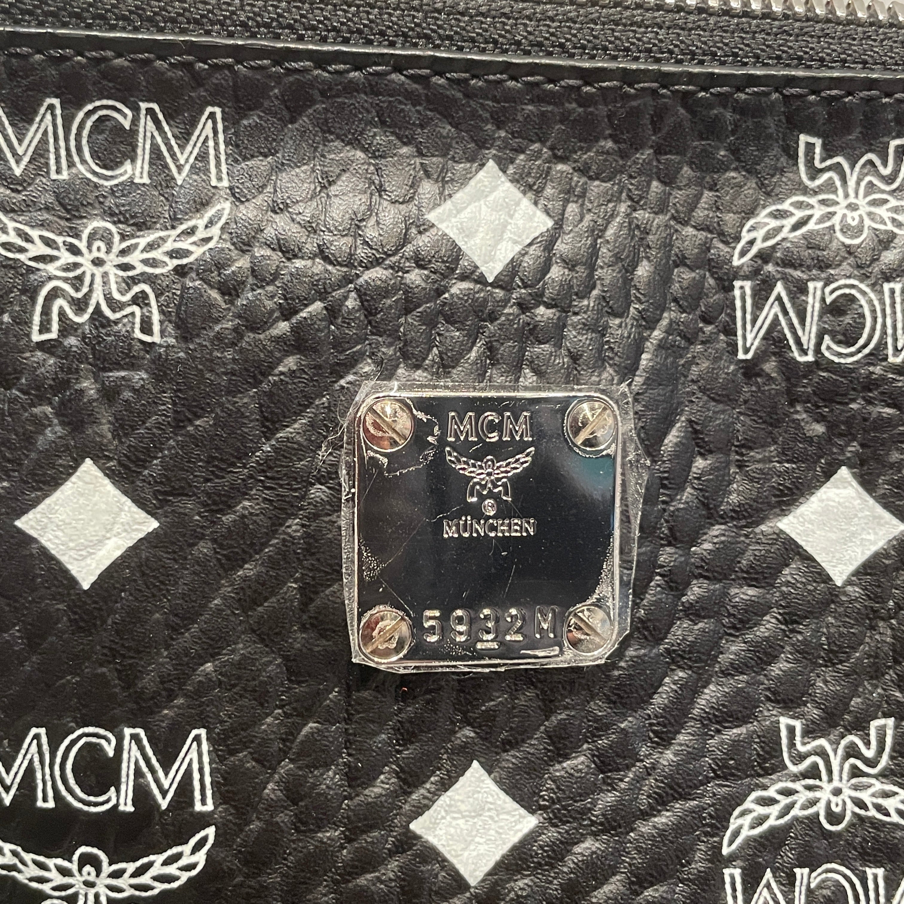 MCM/Pouch/Leather/BLK/blk wht view 3