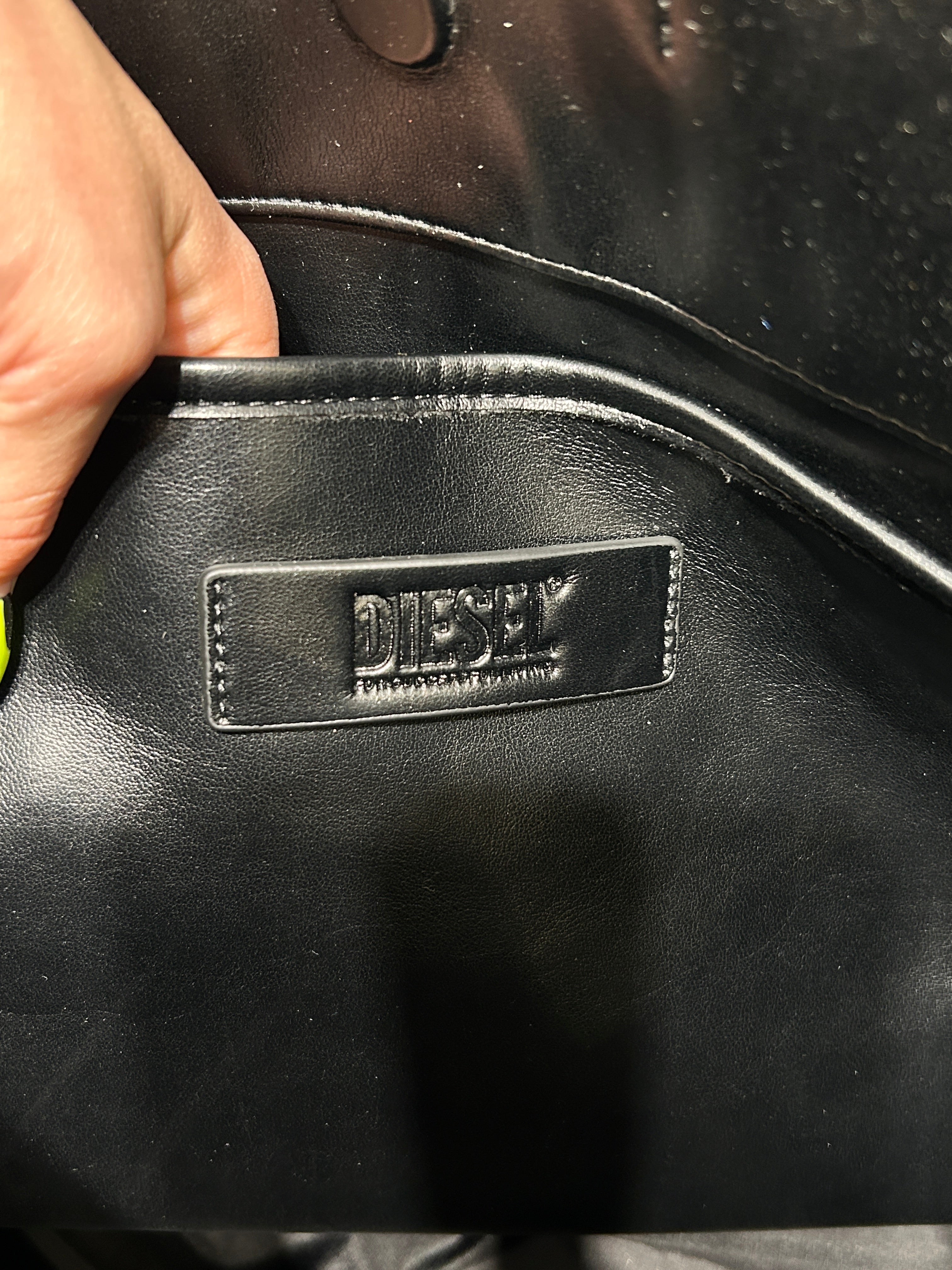 DIESEL/Tote Bag/Leather/BLK/EMBOSSED LOGO FRNT CROSS STRP view 5