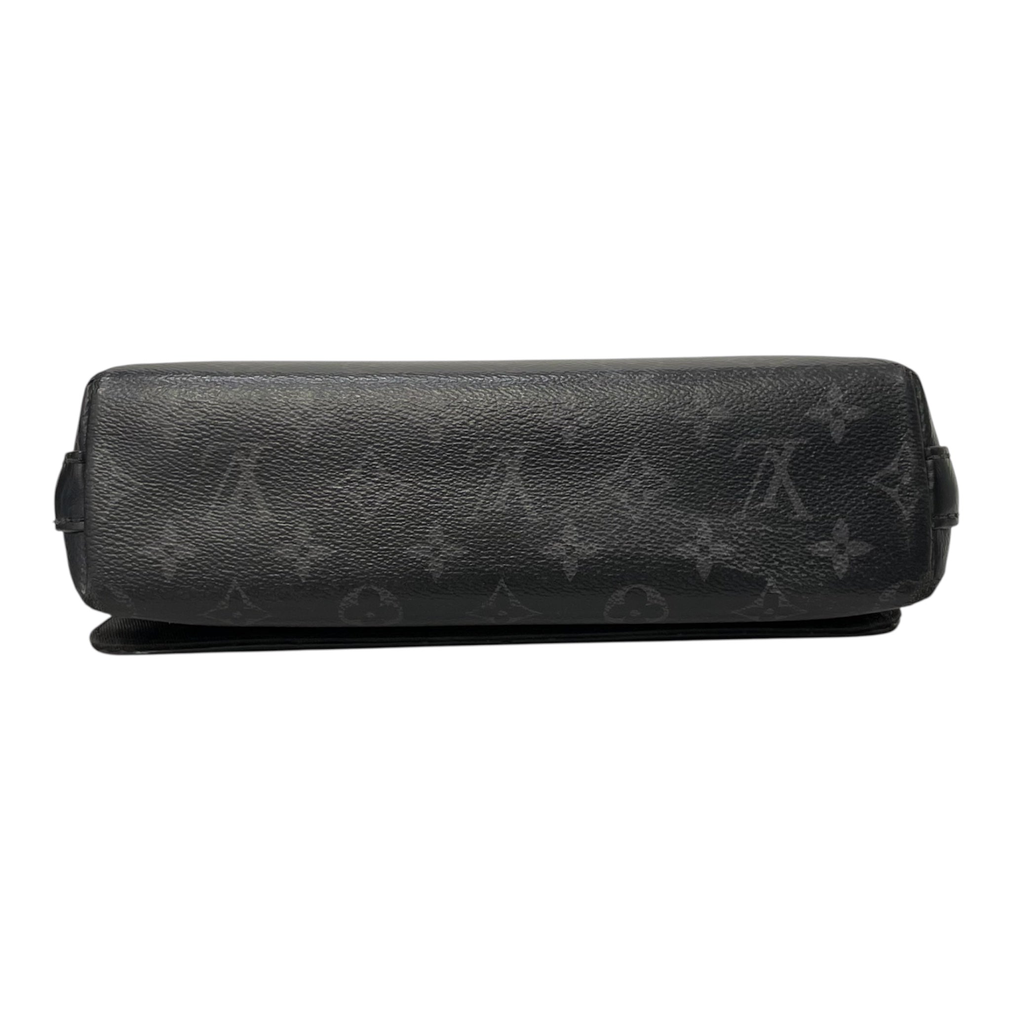 LOUIS VUITTON/Bag/Monogram/Leather/BLK/DISTRICT PM CROSSBODY view 3