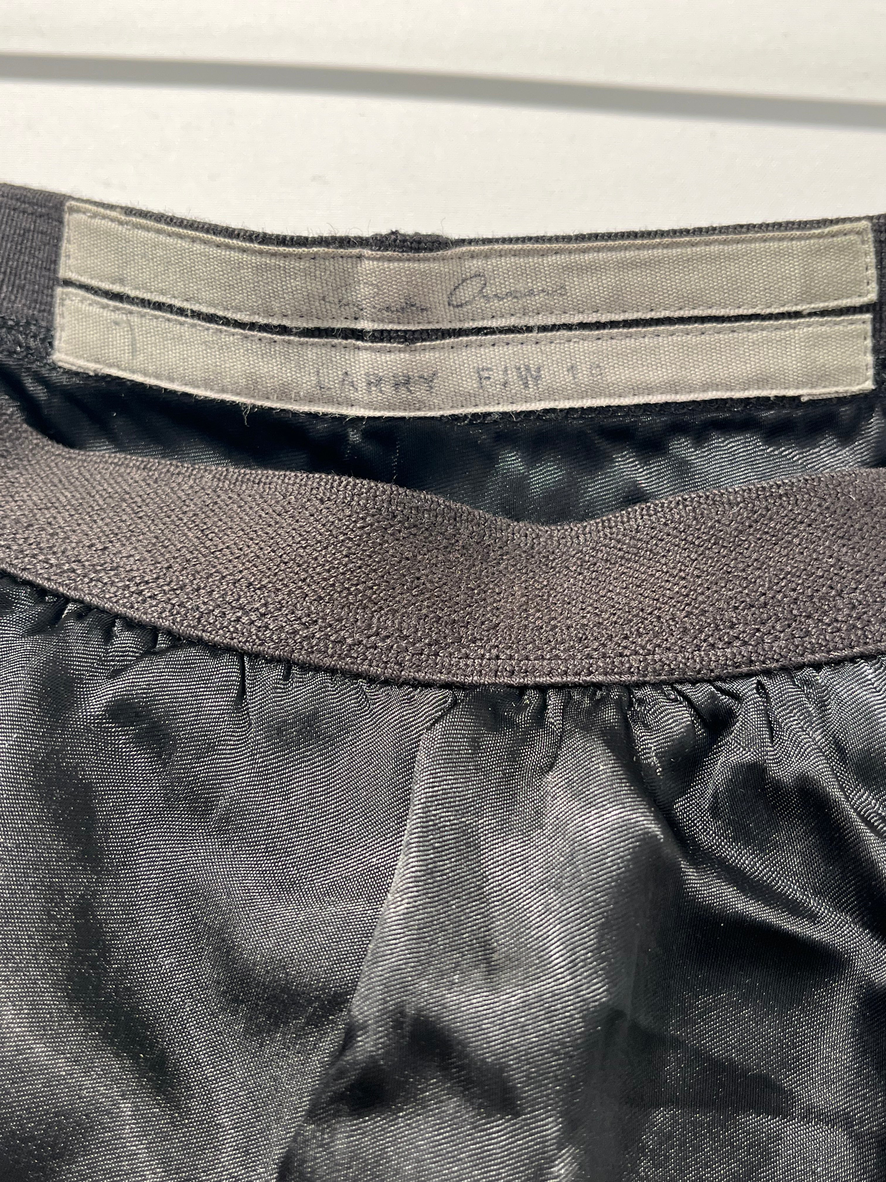 Rick Owens/Shorts/46/BLK/CUPRO BLK SHORTS LARRY F/W 19 view 4