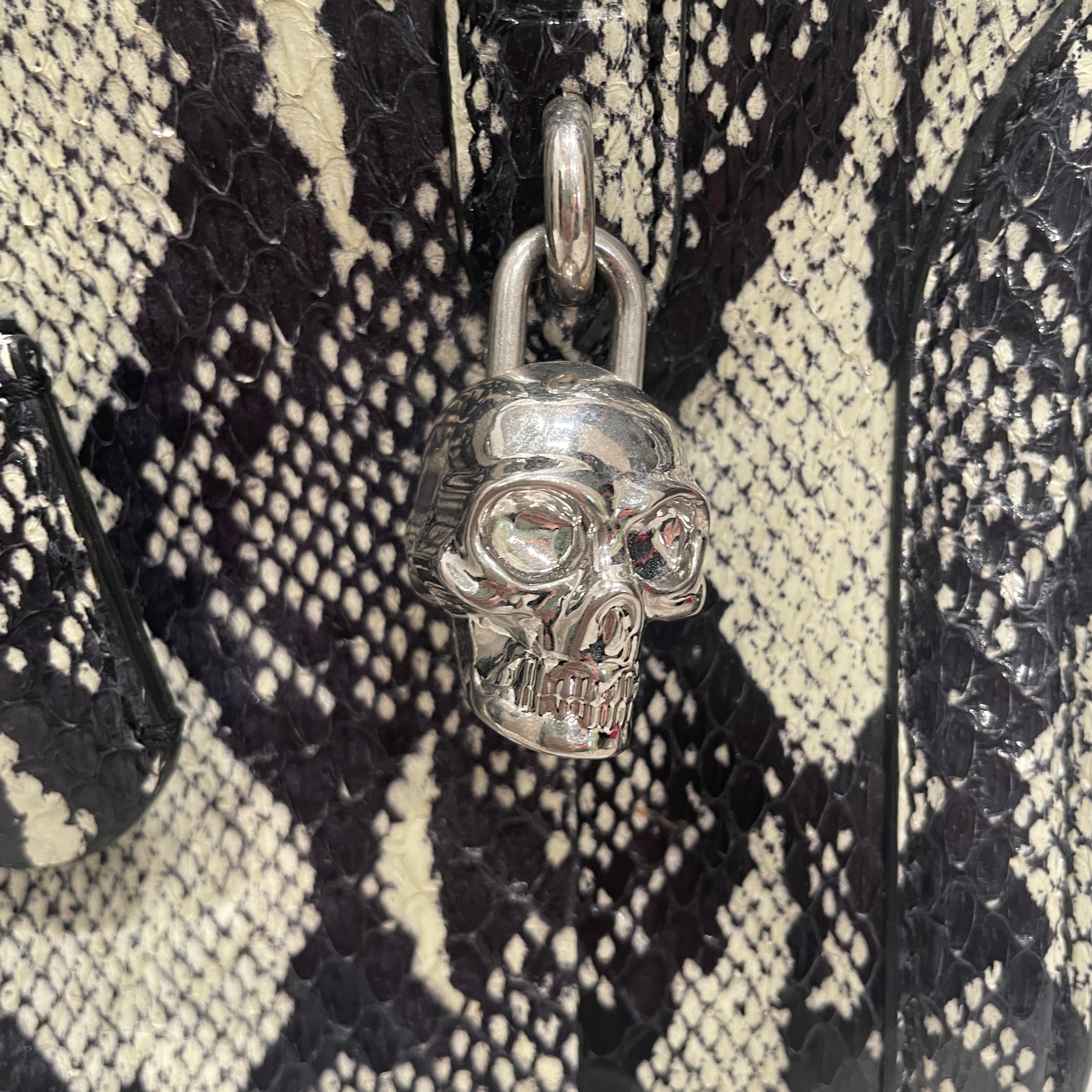 Alexander McQueen/Tote Bag/Animal Pattern/Leather/BLK/mini skull padlock/snakeskin view 7