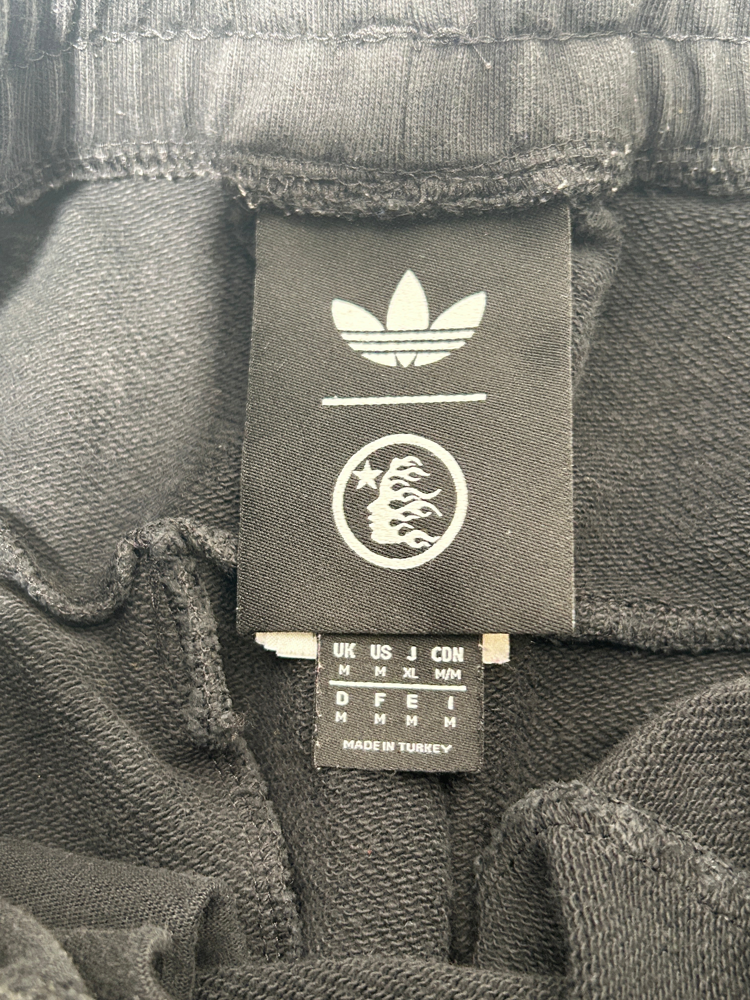 adidas/HELLSTAR/Pants/M/Cotton/BLK/Graphic/Adidas Side Logo view 3