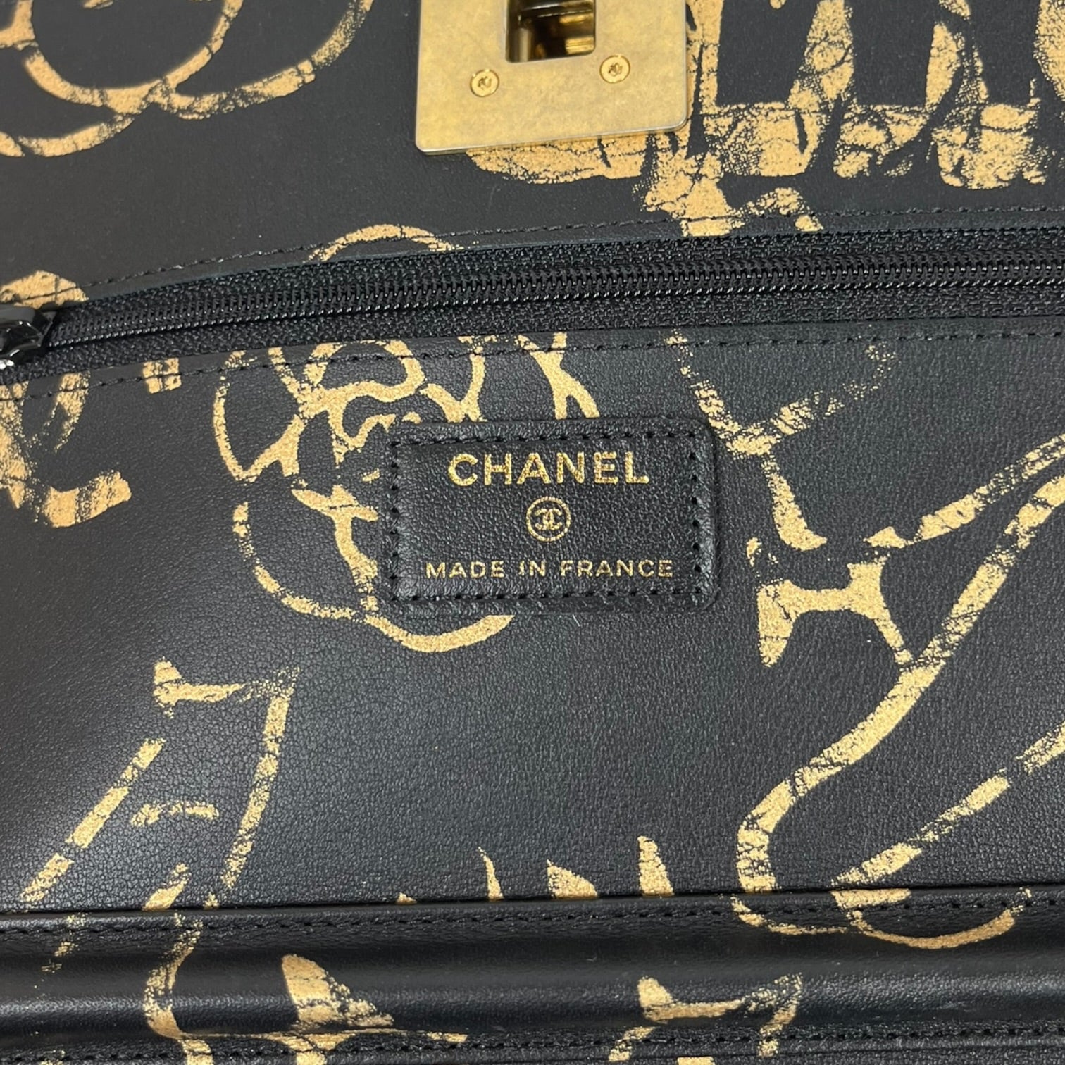 CHANEL/Cross Body Bag/All Over Print/Leather/BLK/Paris-New York Graffiti view 4