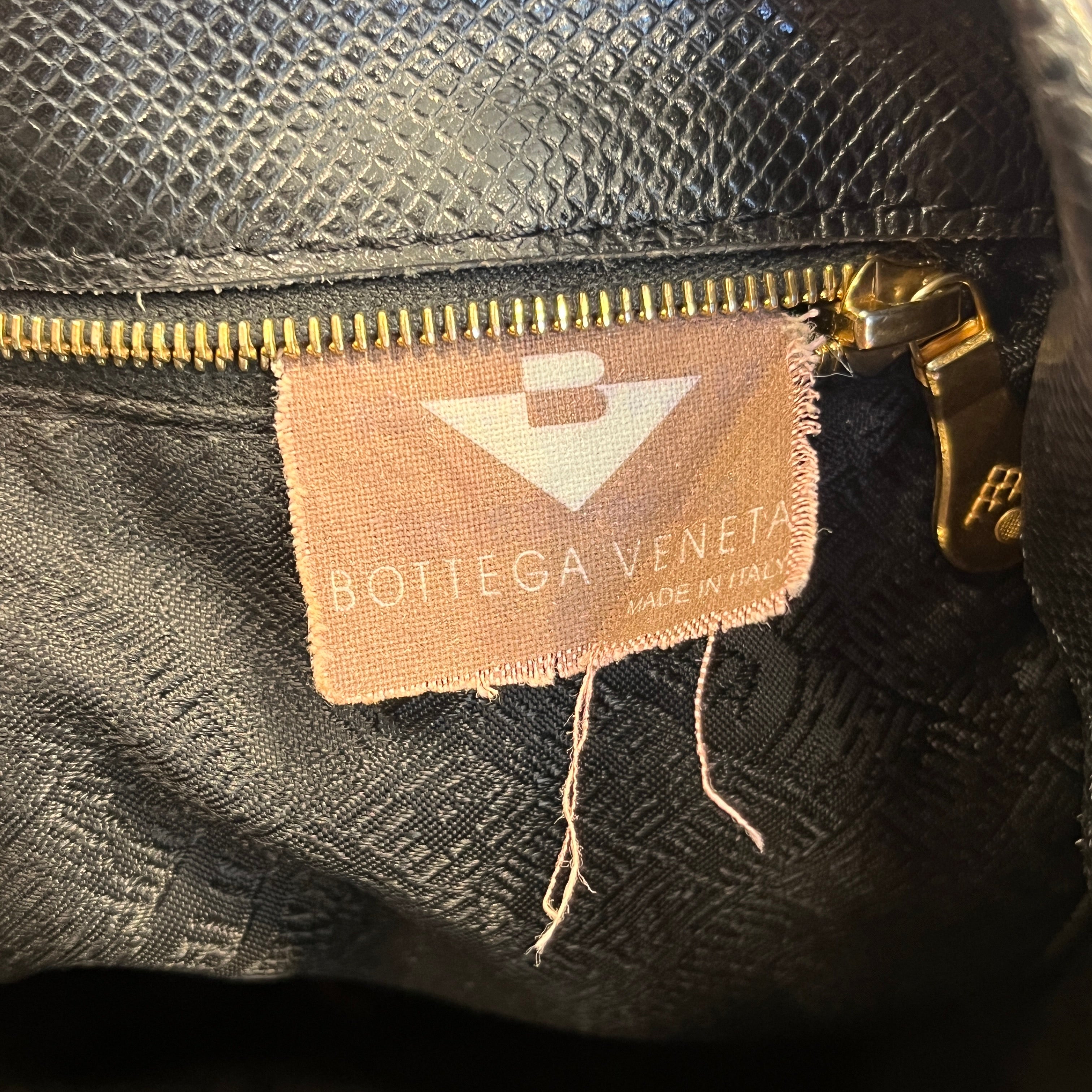 BOTTEGA VENETA/Cross Body Bag/Leather/BLK/Leather weecing strap view 4