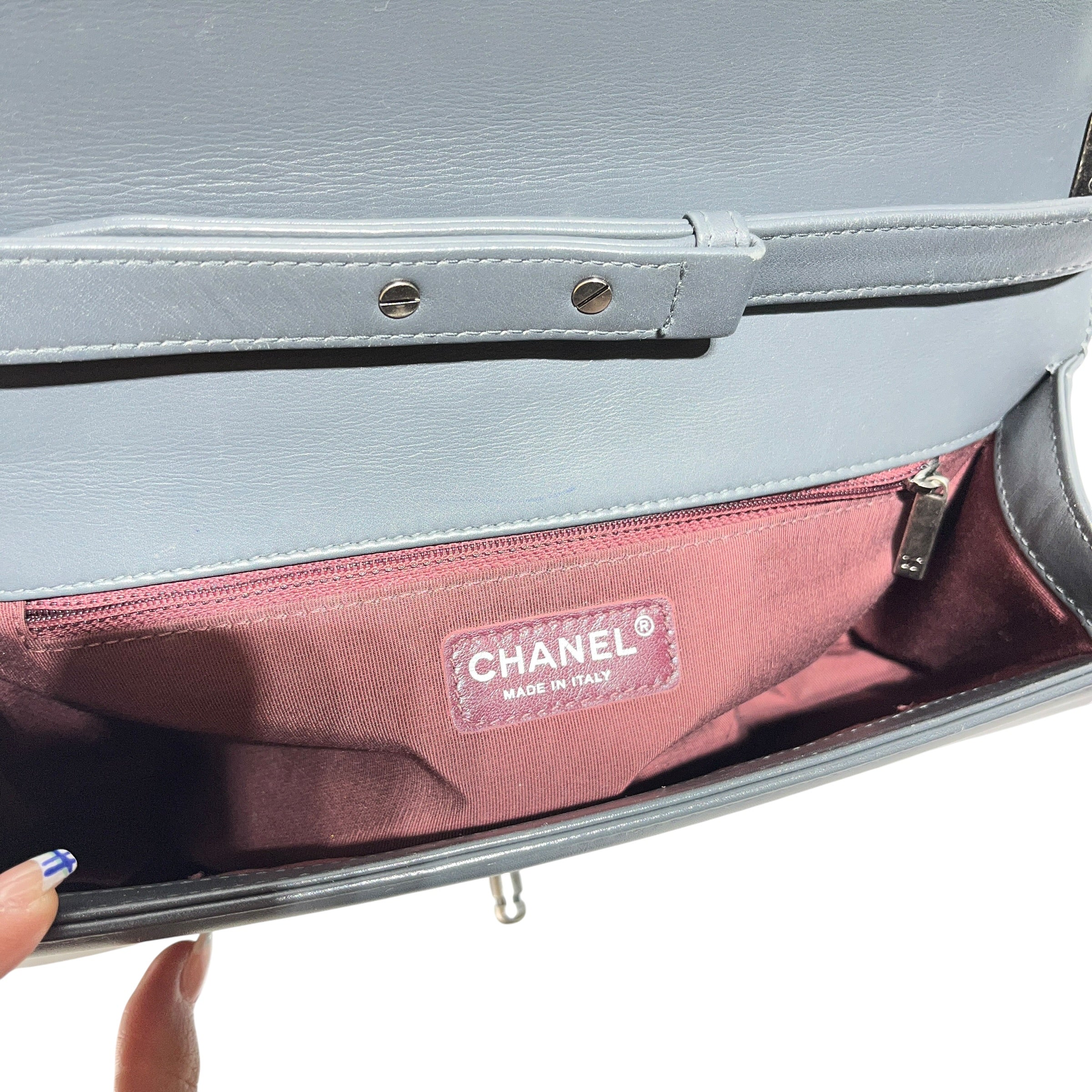 CHANEL/Cross Body Bag/Leather/GRY/Chevron Large Boy Bag view 4