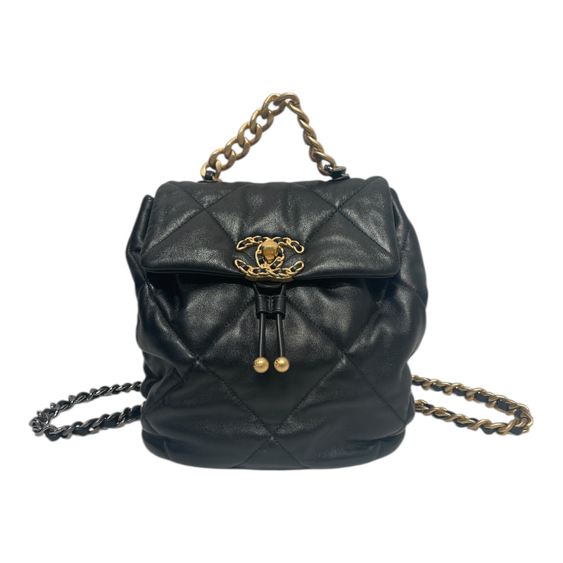 CHANEL/Backpack/Leather/BLK/19 Quilted flap