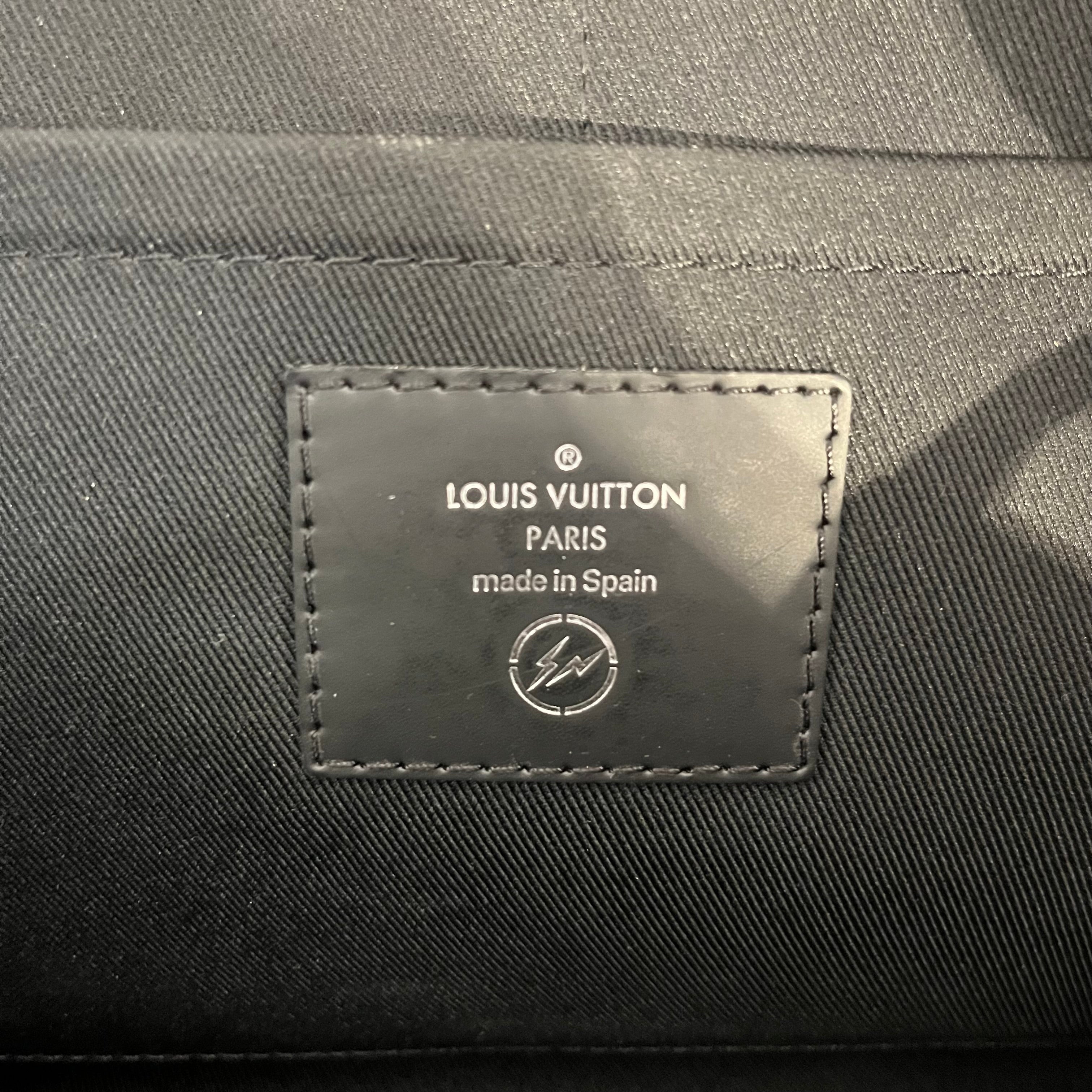 LOUIS VUITTON/FRAGMENT/Bag/FREE/Monogram/Leather/BLK/IRIDESCENT HRDWRE MESSENGER view 10