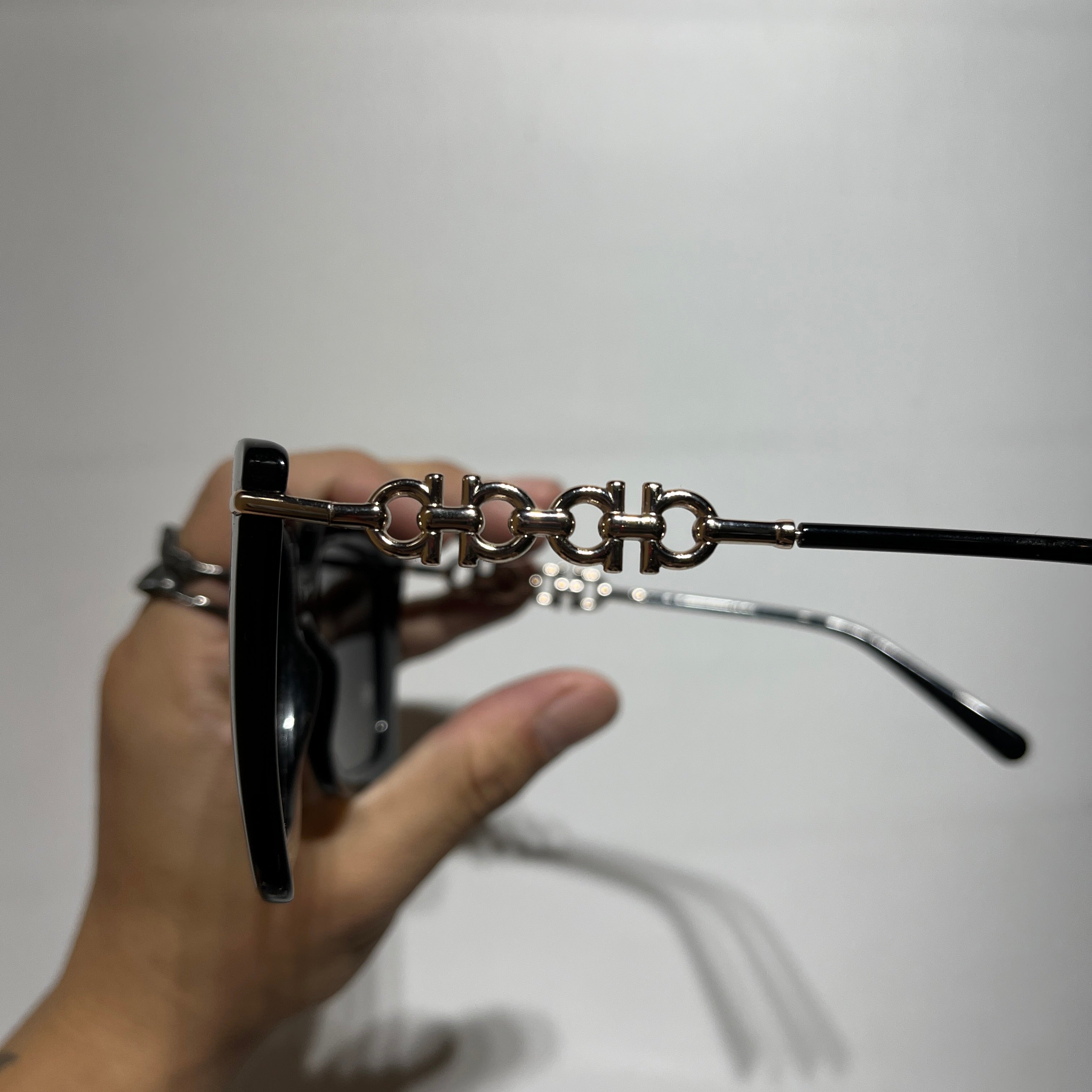 Salvatore Ferragamo/Sunglasses/Plastic/BLK/sf1041s view 4