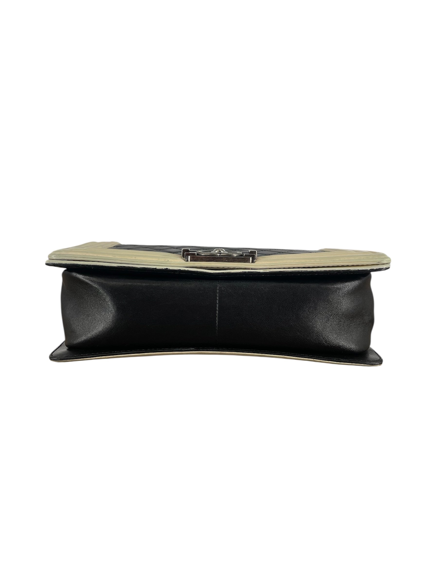 CHANEL/Cross Body Bag/Leather/BLK/BLACK CROSSBODY BAG view 3