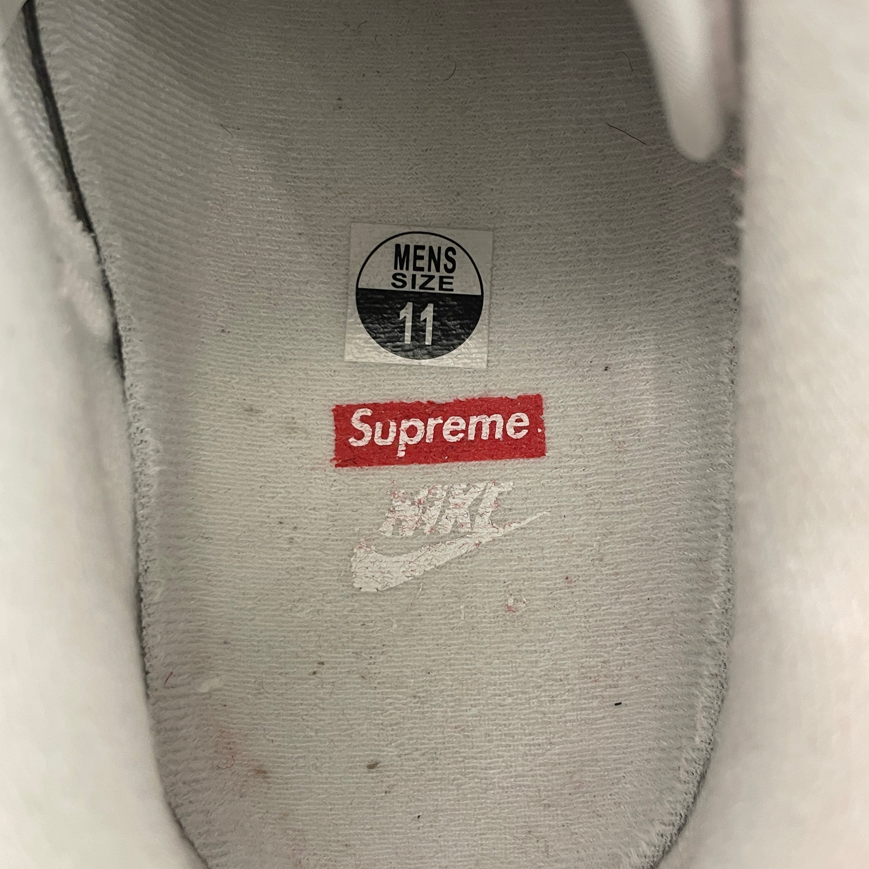 NIKE/Low-Sneakers/US 11/Acrylic/WHT/supreme x af1 low side box log view 3