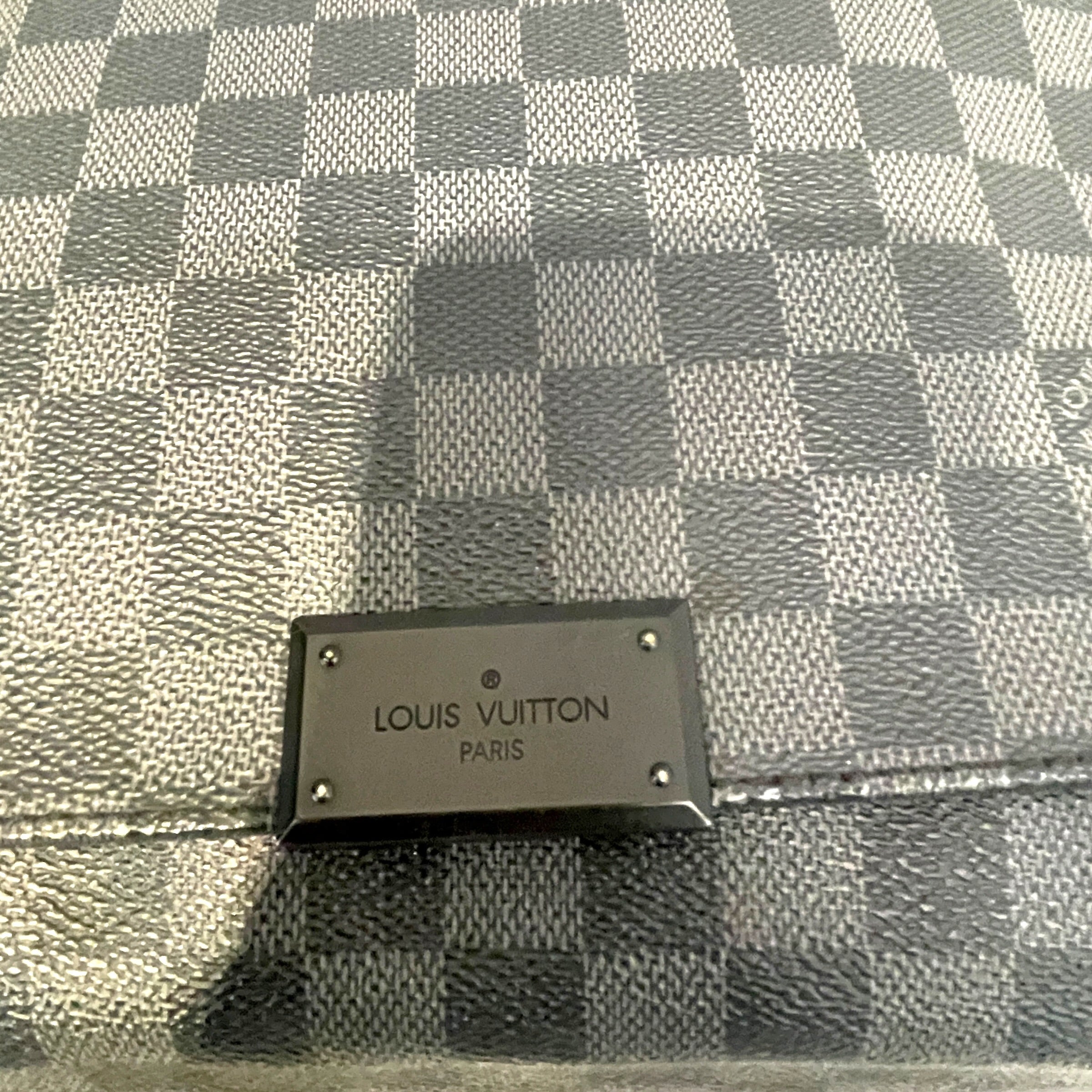 LOUIS VUITTON/Cross Body Bag/Monogram/Leather/GRY/District PM Messenger view 3