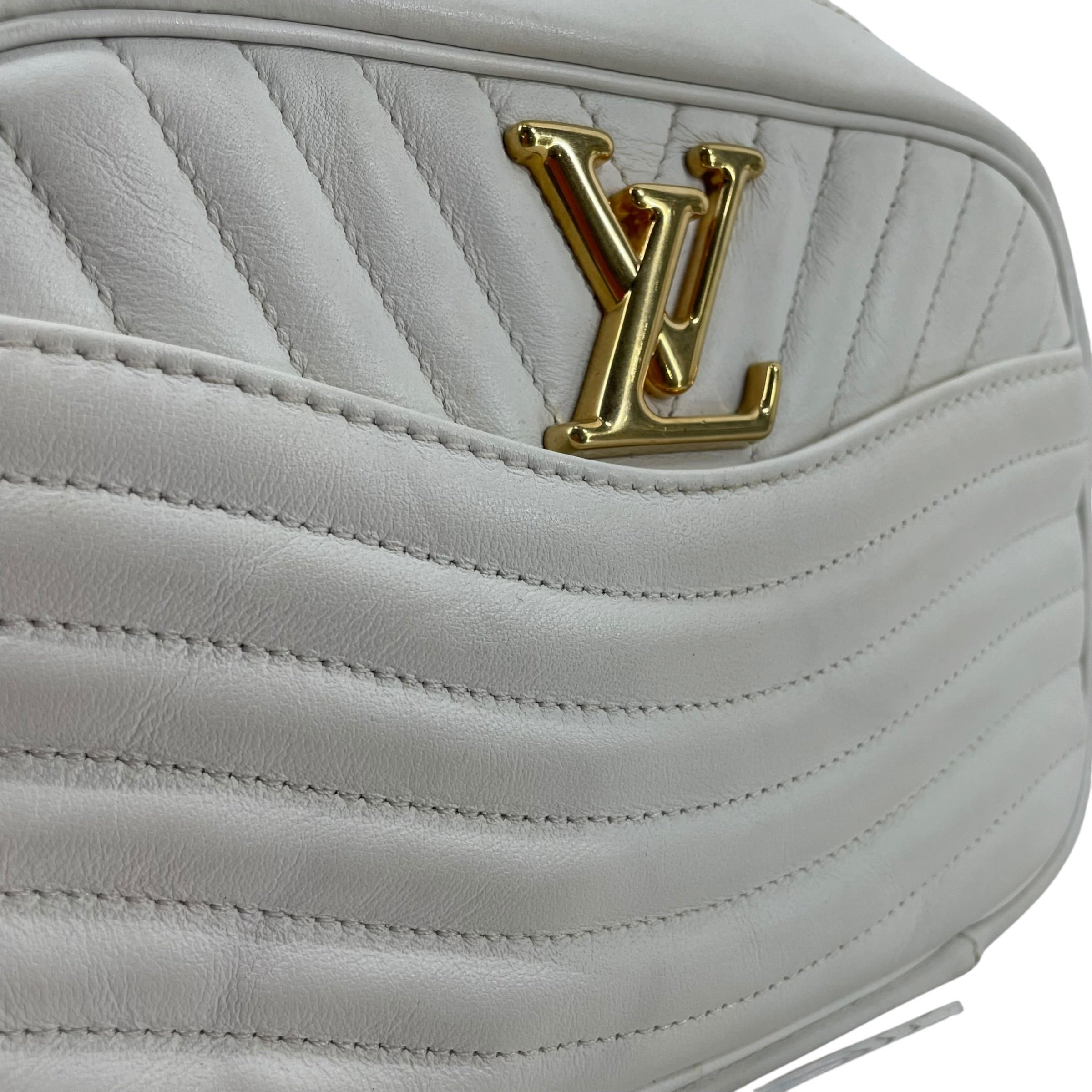 LOUIS VUITTON/Cross Body Bag/Leather/WHT/GLD HRDWR QUILTED WAVE CAMERA view 5