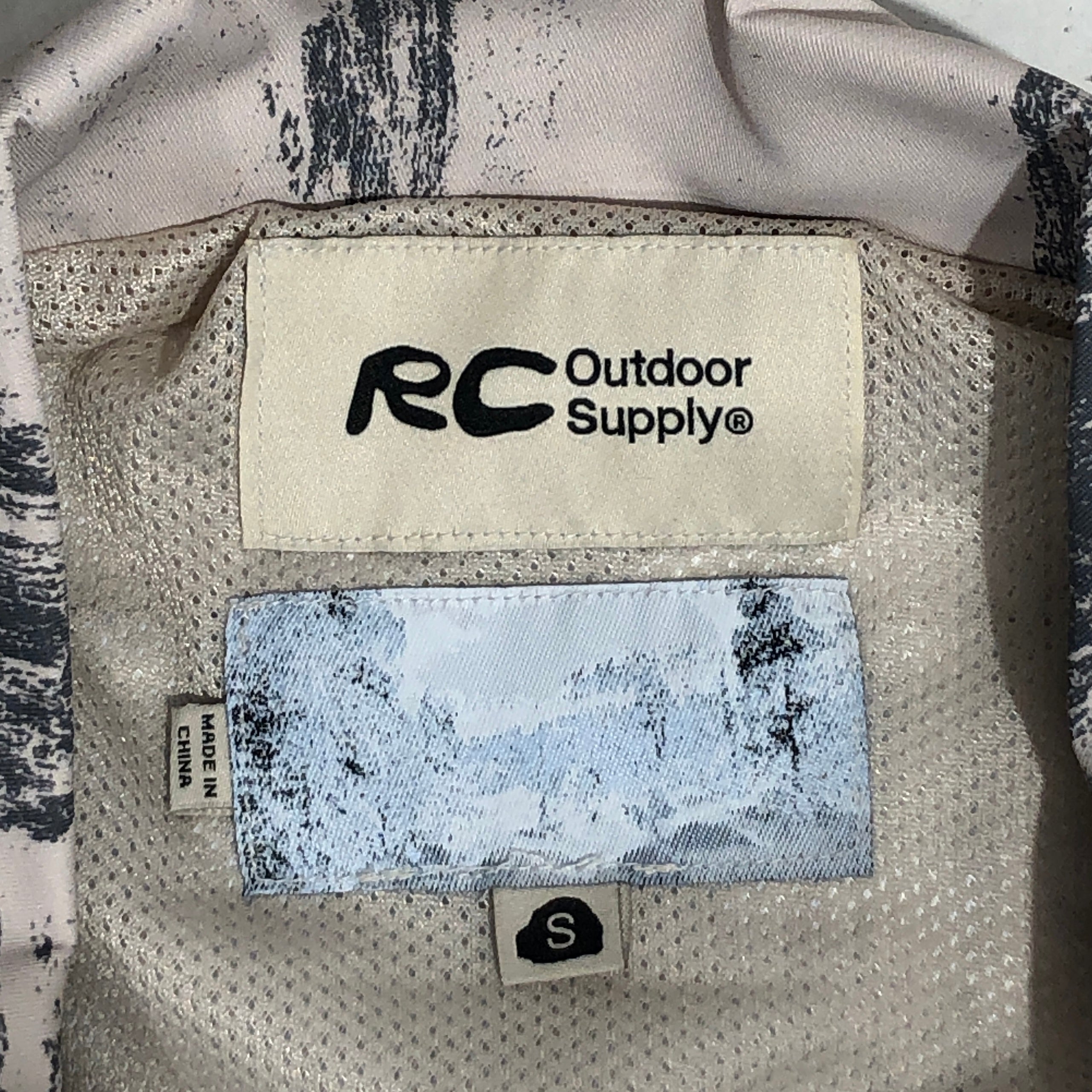 RC Outdoor Supply/Windbreaker/S/Nylon/CRM/All Over Print/green "paint marks" no hood view 4