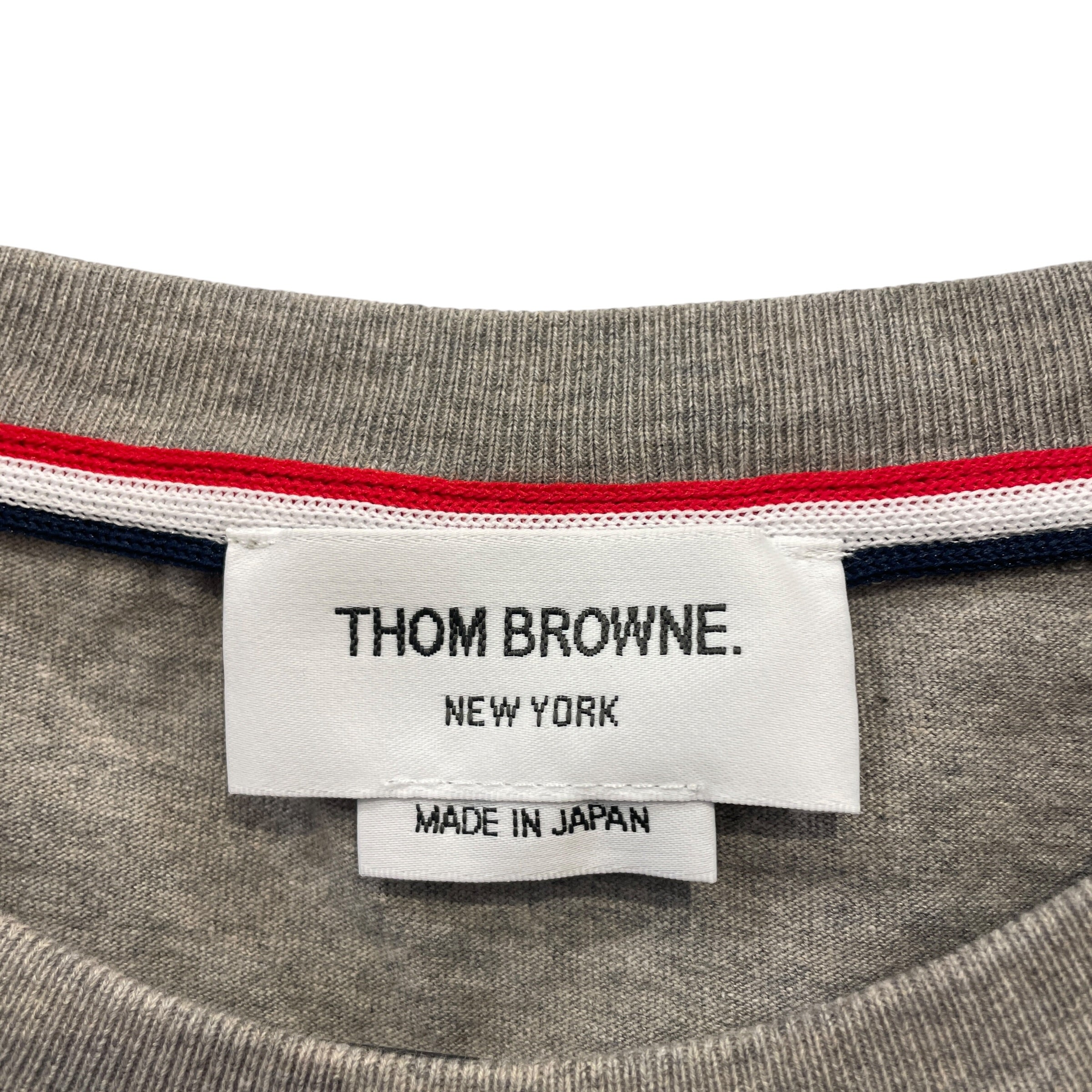 THOM BROWNE. NEW YORK/T-Shirt/2/Cotton/GRY/SLEEVE STRIPES/LOGO PATCH view 3