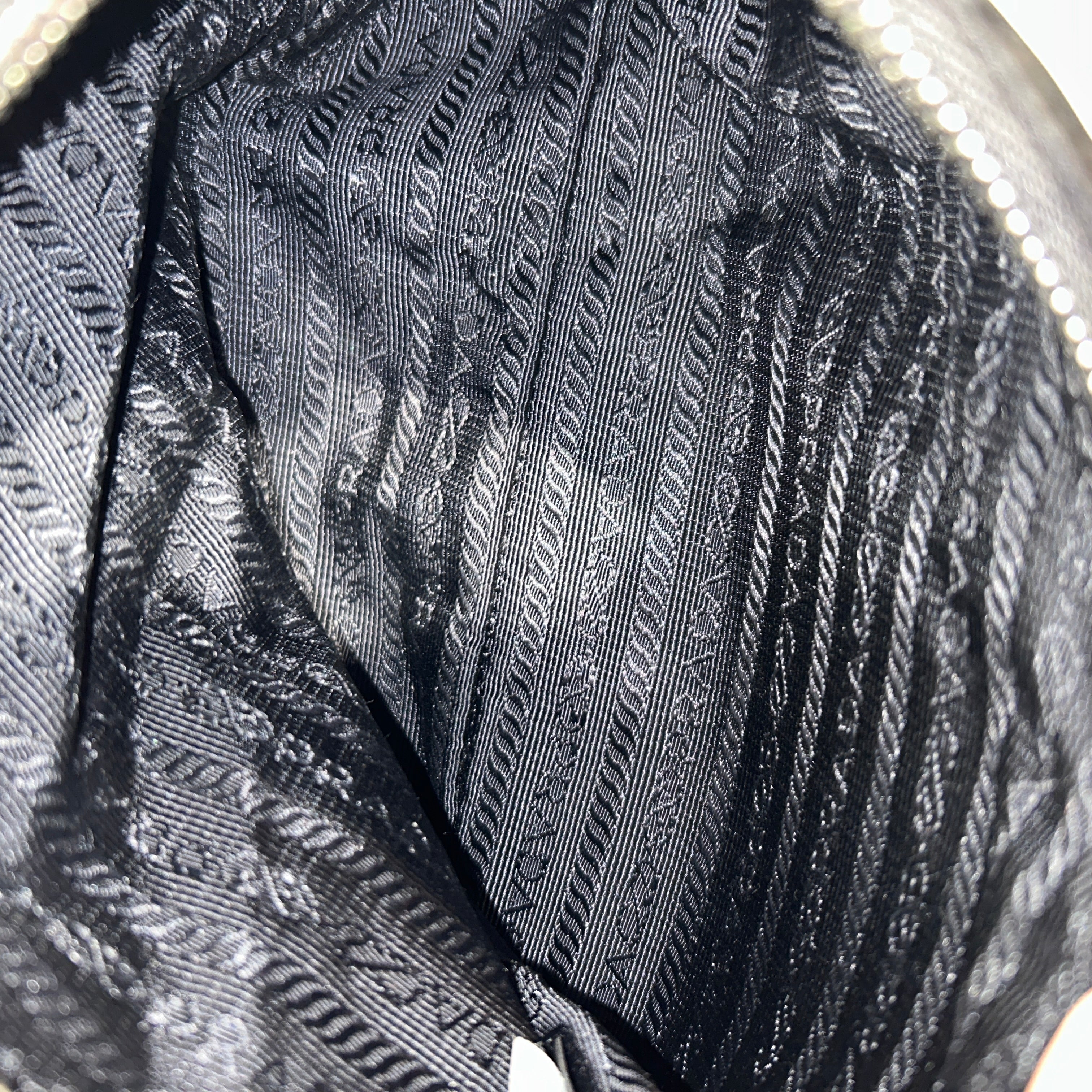 PRADA/Bag/Nylon/BLK/Re-Edition 2005 view 4