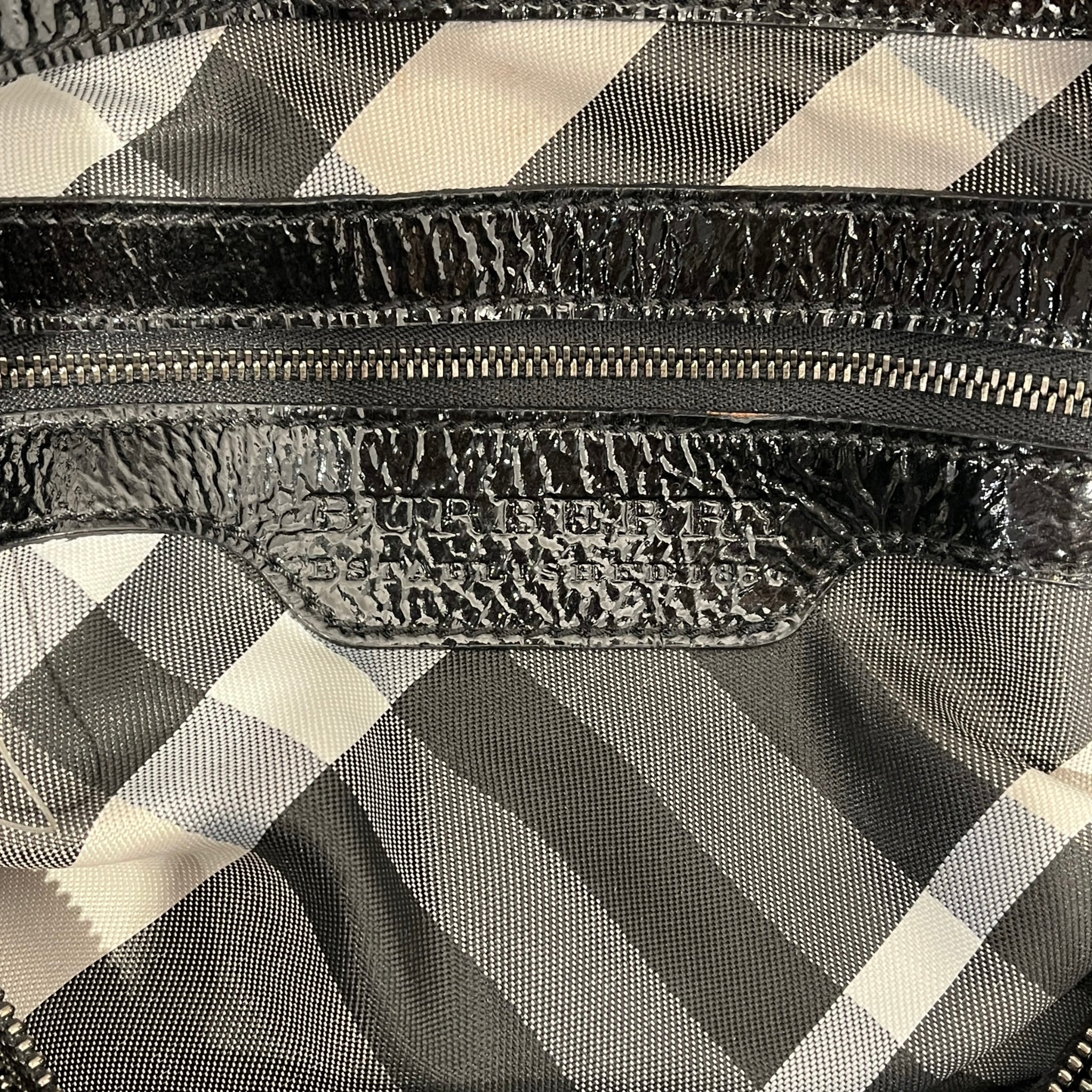BURBERRY LONDON/Tote Bag/Leather/BLK/PATENT LEATHER TOTE view 5