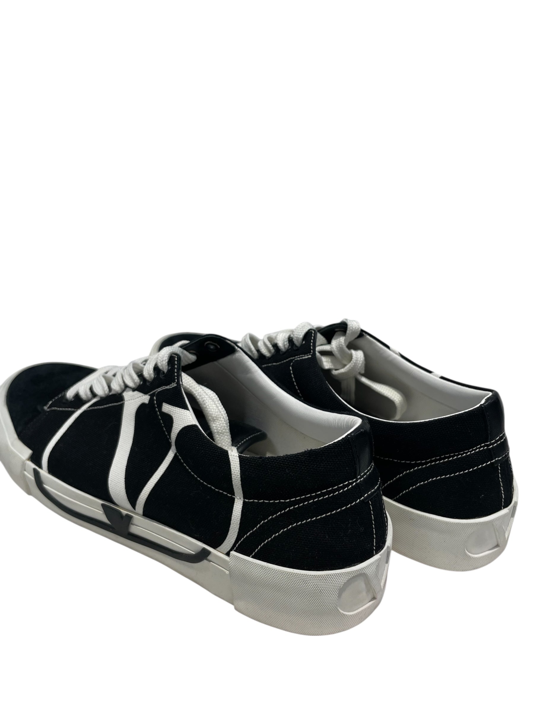 VALENTINO/Low-Sneakers/EU 44.5/Suede/BLK/V ON THE SIDE view 2