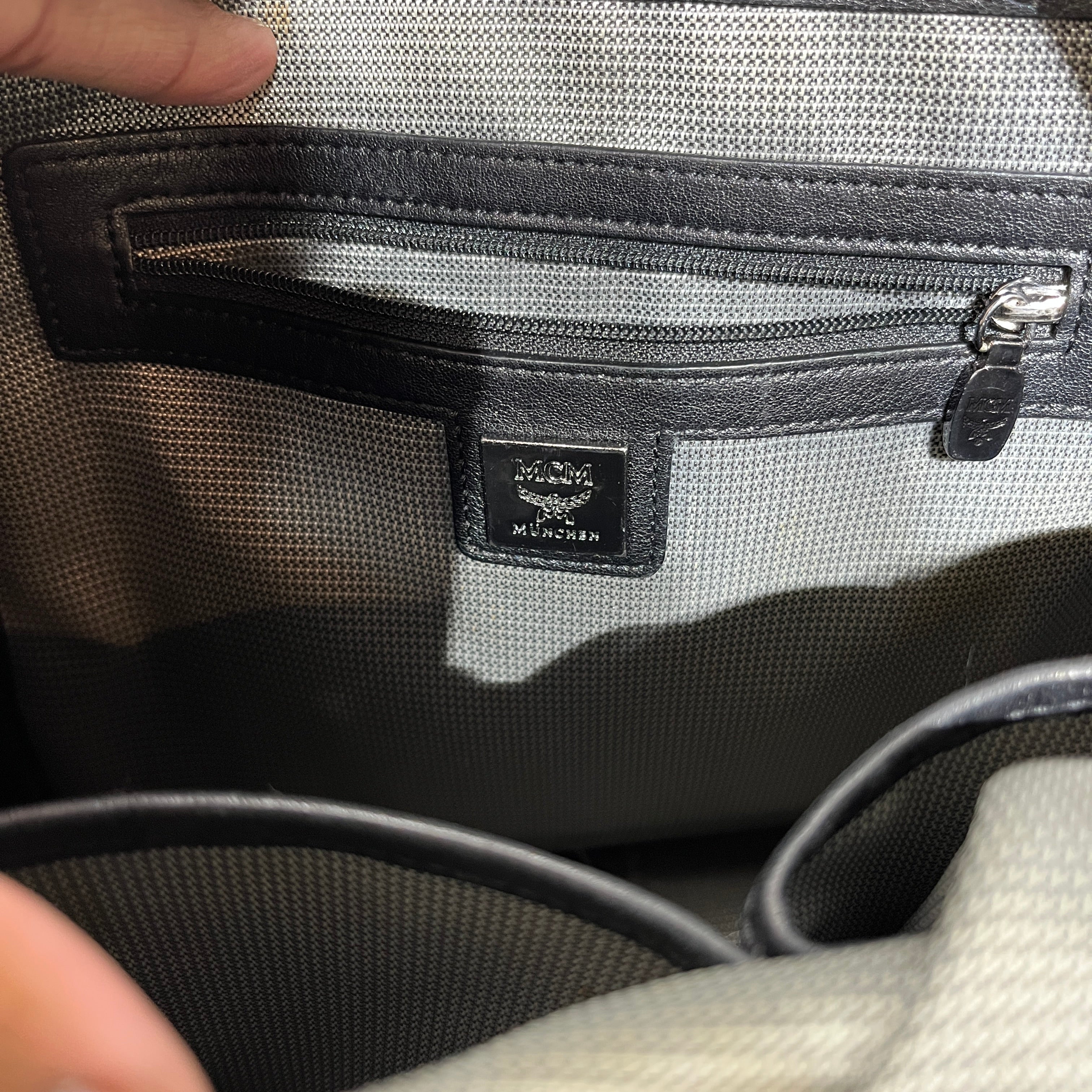 MCM/Backpack/Monogram/Leather/BLK/ view 3